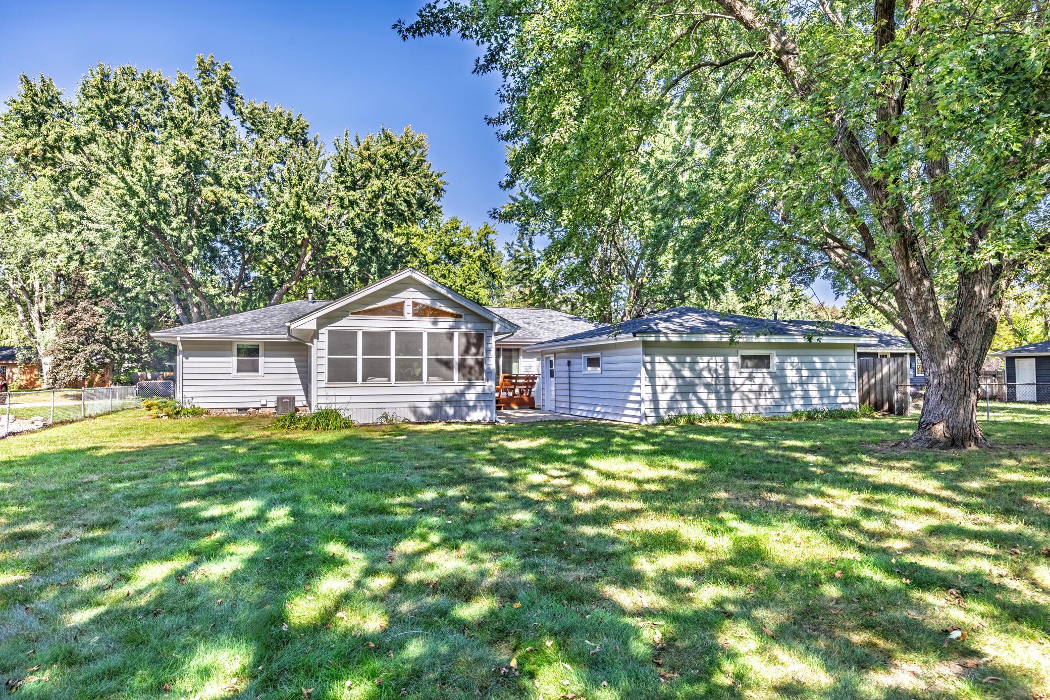1913 E 86 1/2 Street