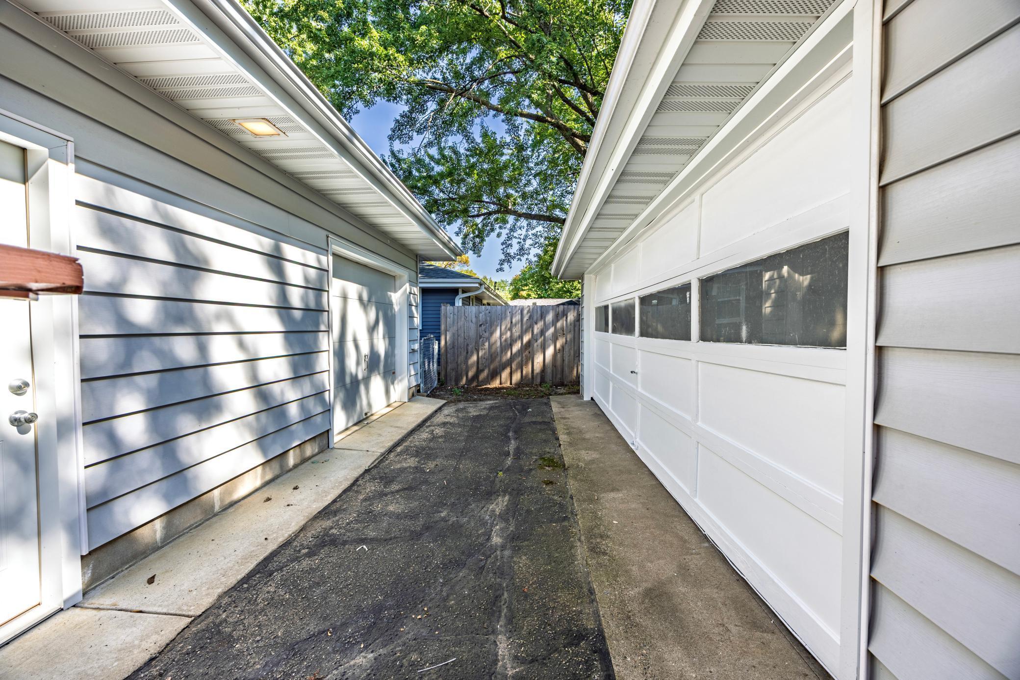 1913 E 86 1/2 Street