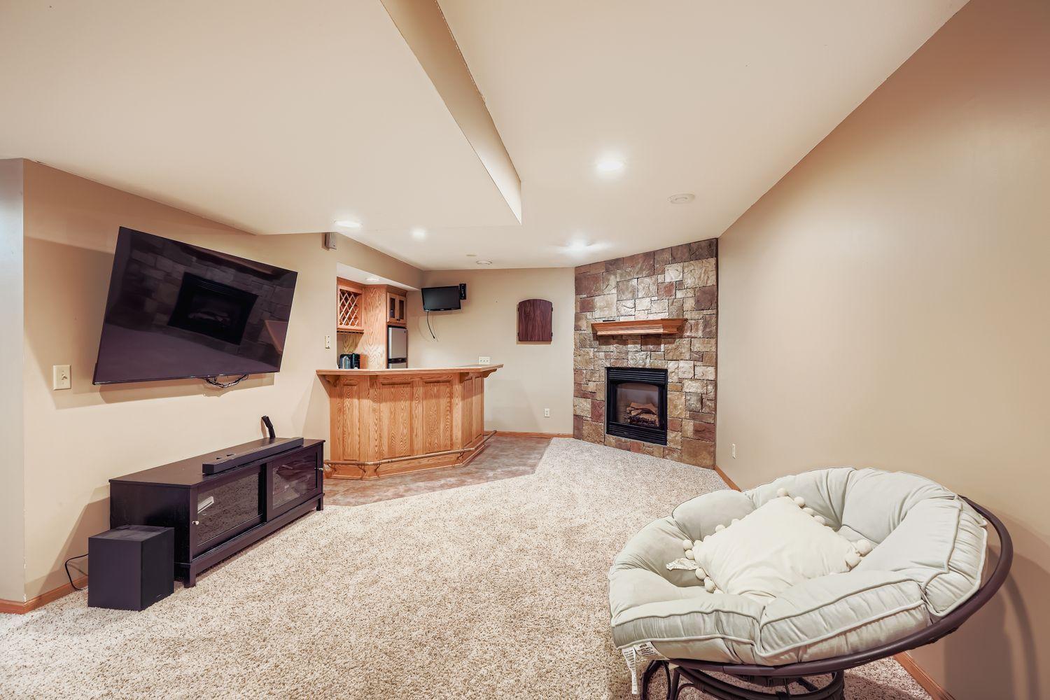 16943 Hopewell Court