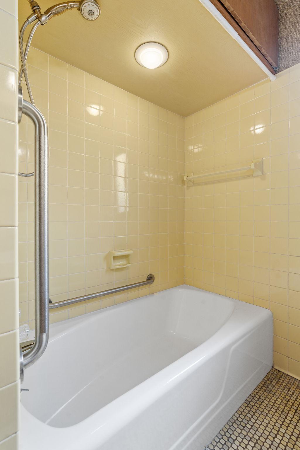 5246 Fillmore Street NE