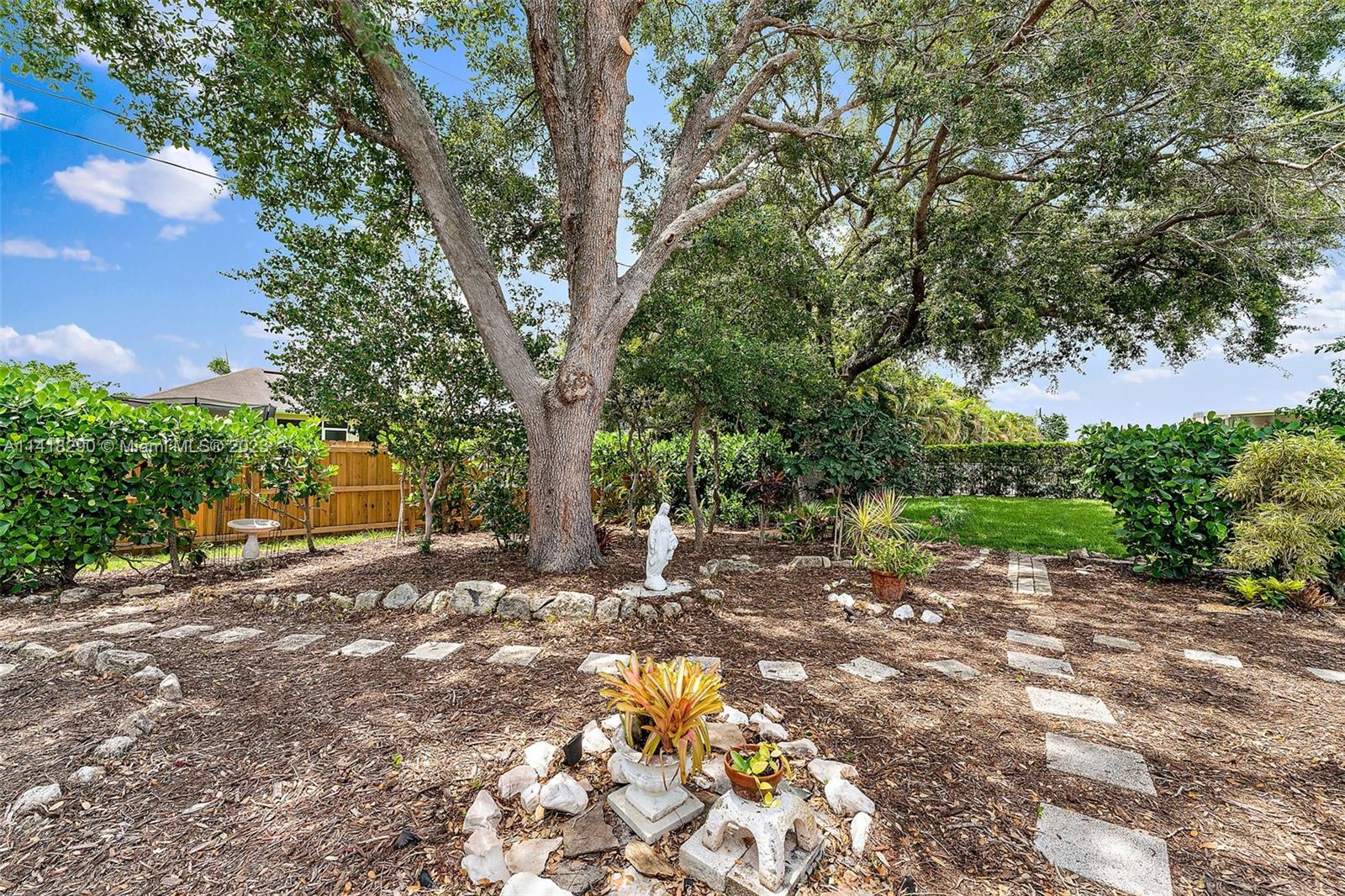 1966 SE Benedictine St