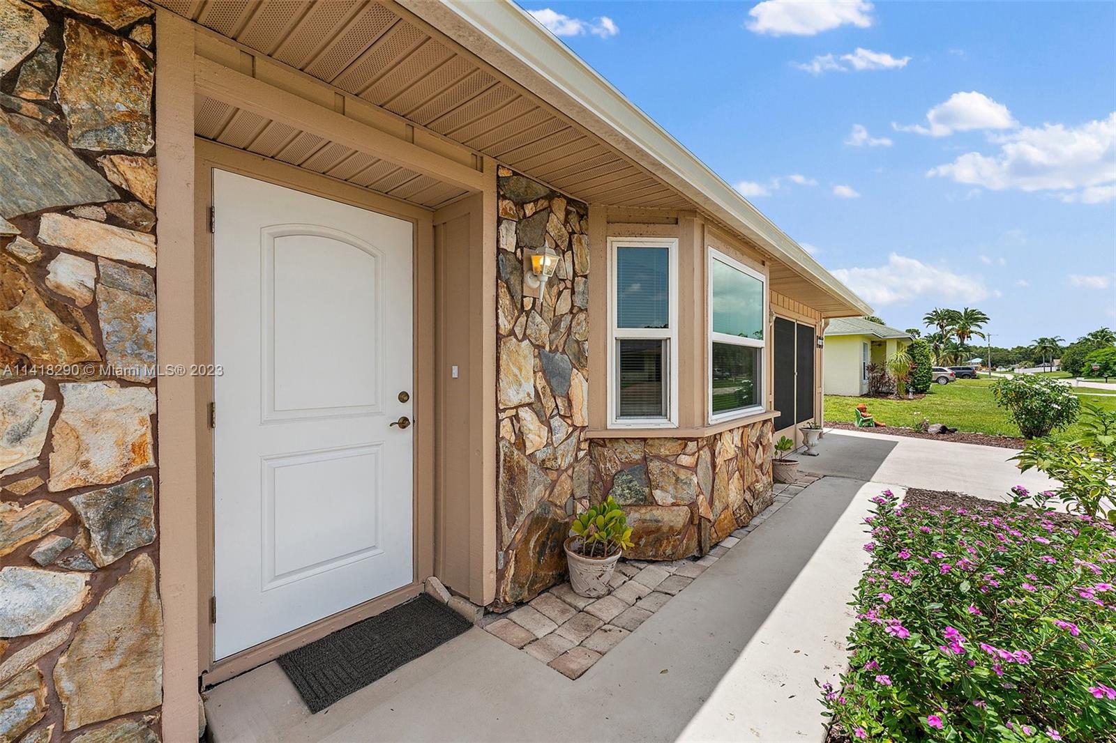 1966 SE Benedictine St