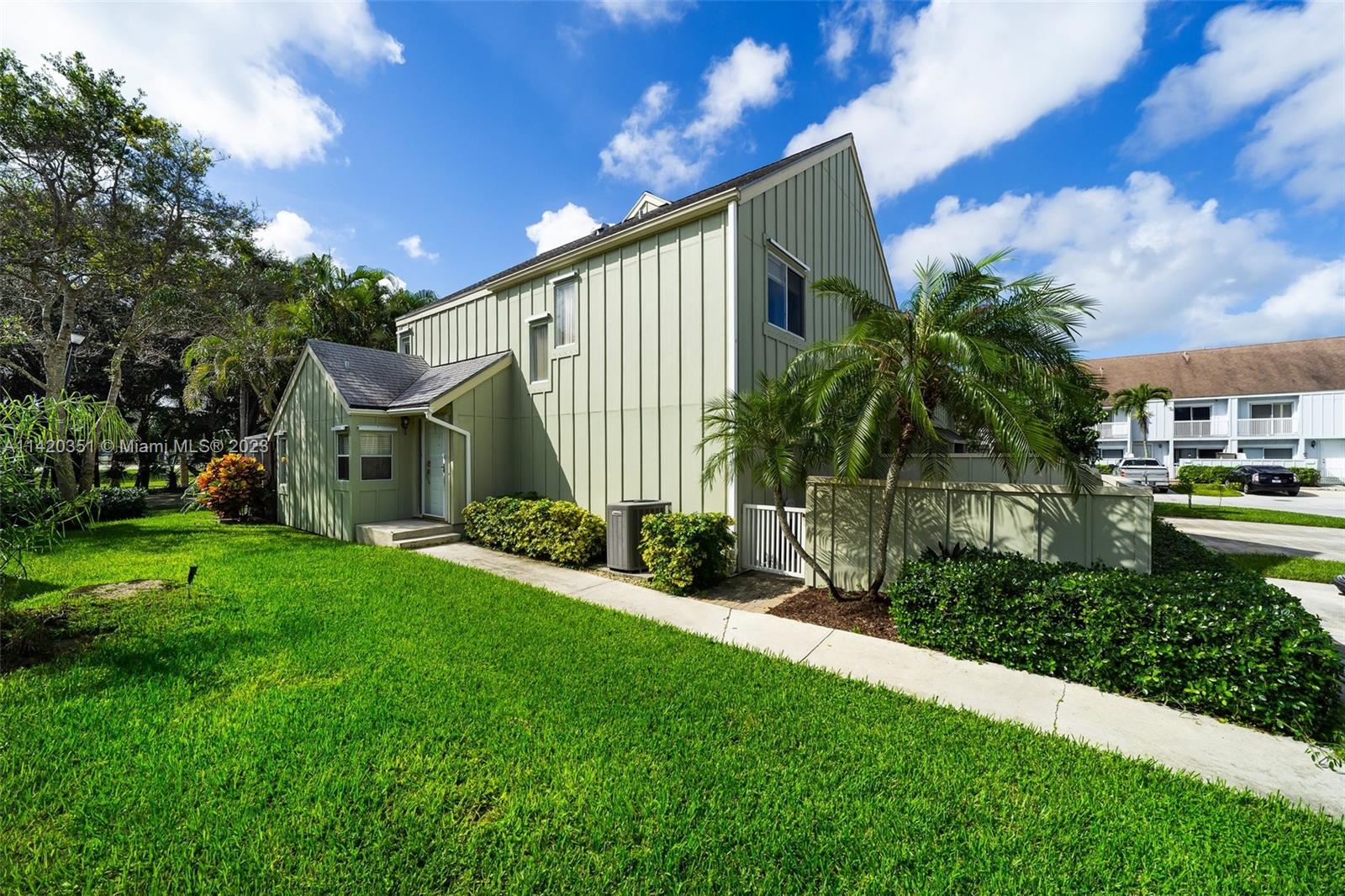 6351 Riverwalk Ln Unit: 4