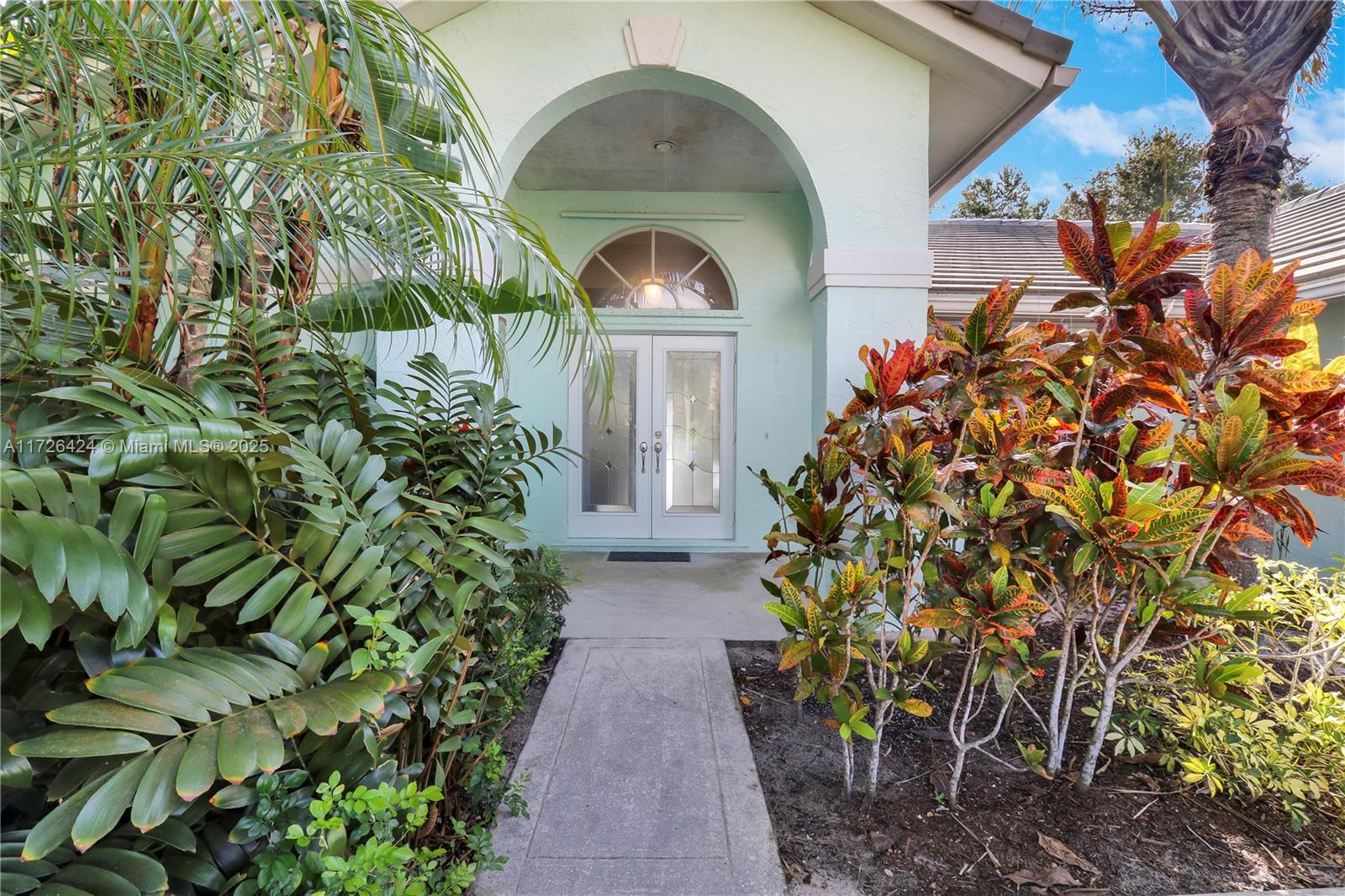 213 Shorewood Way