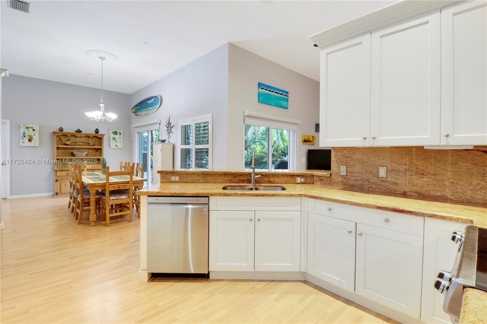 213 Shorewood Way
