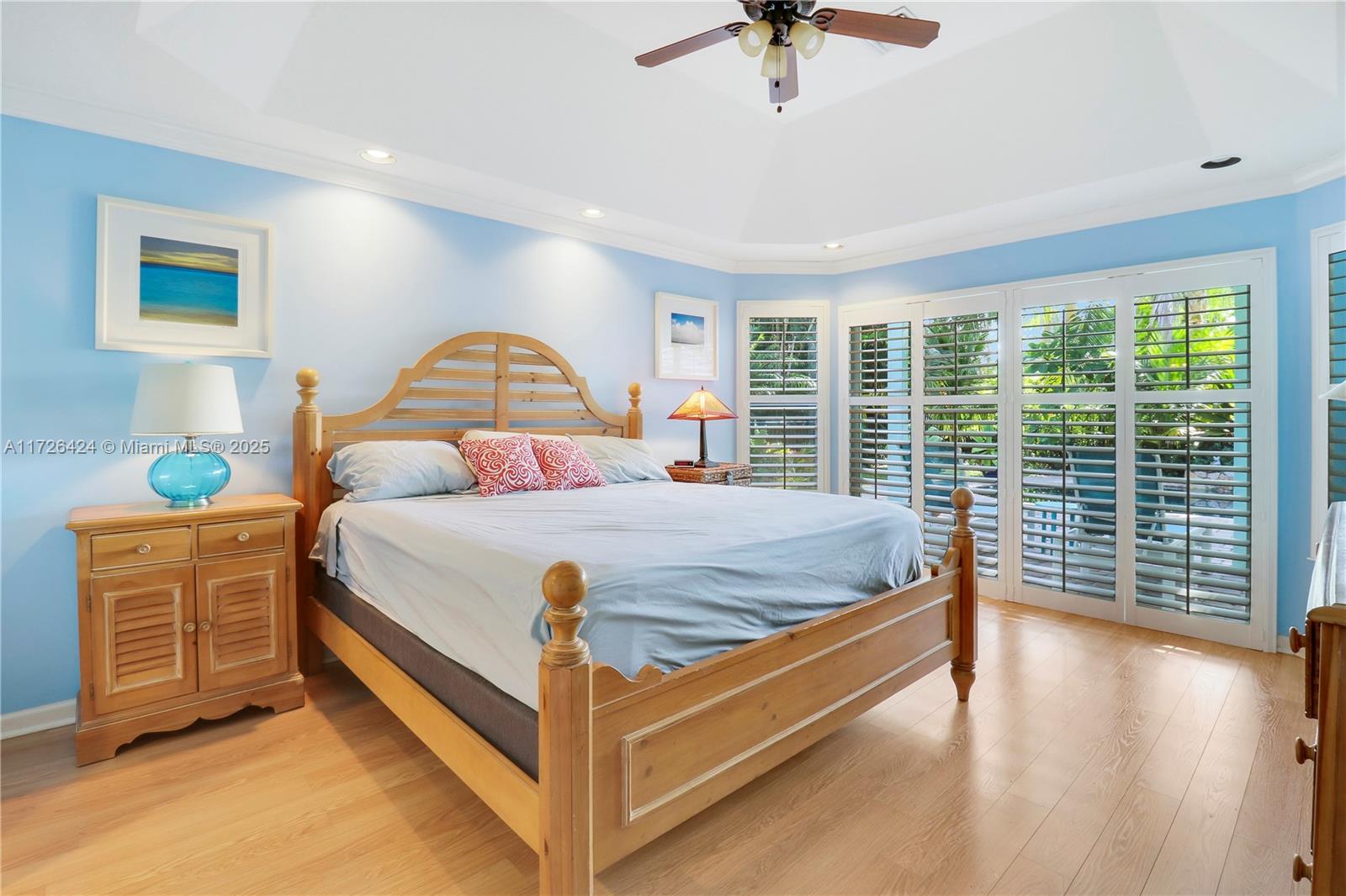 213 Shorewood Way