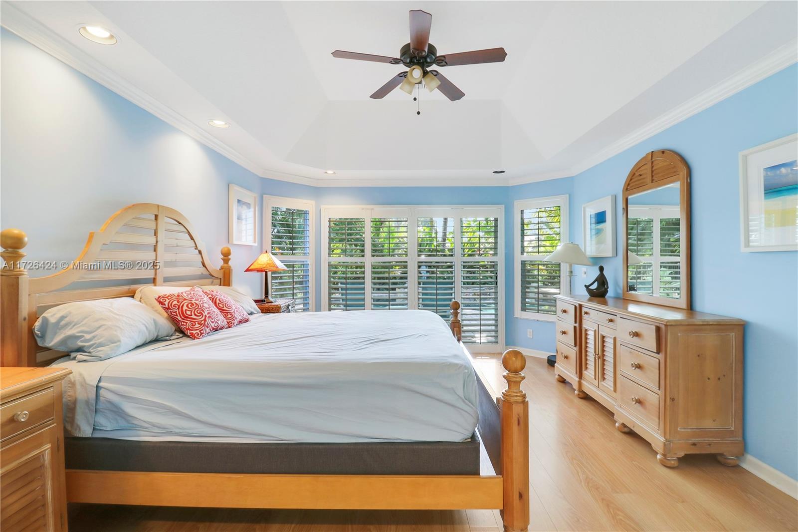 213 Shorewood Way