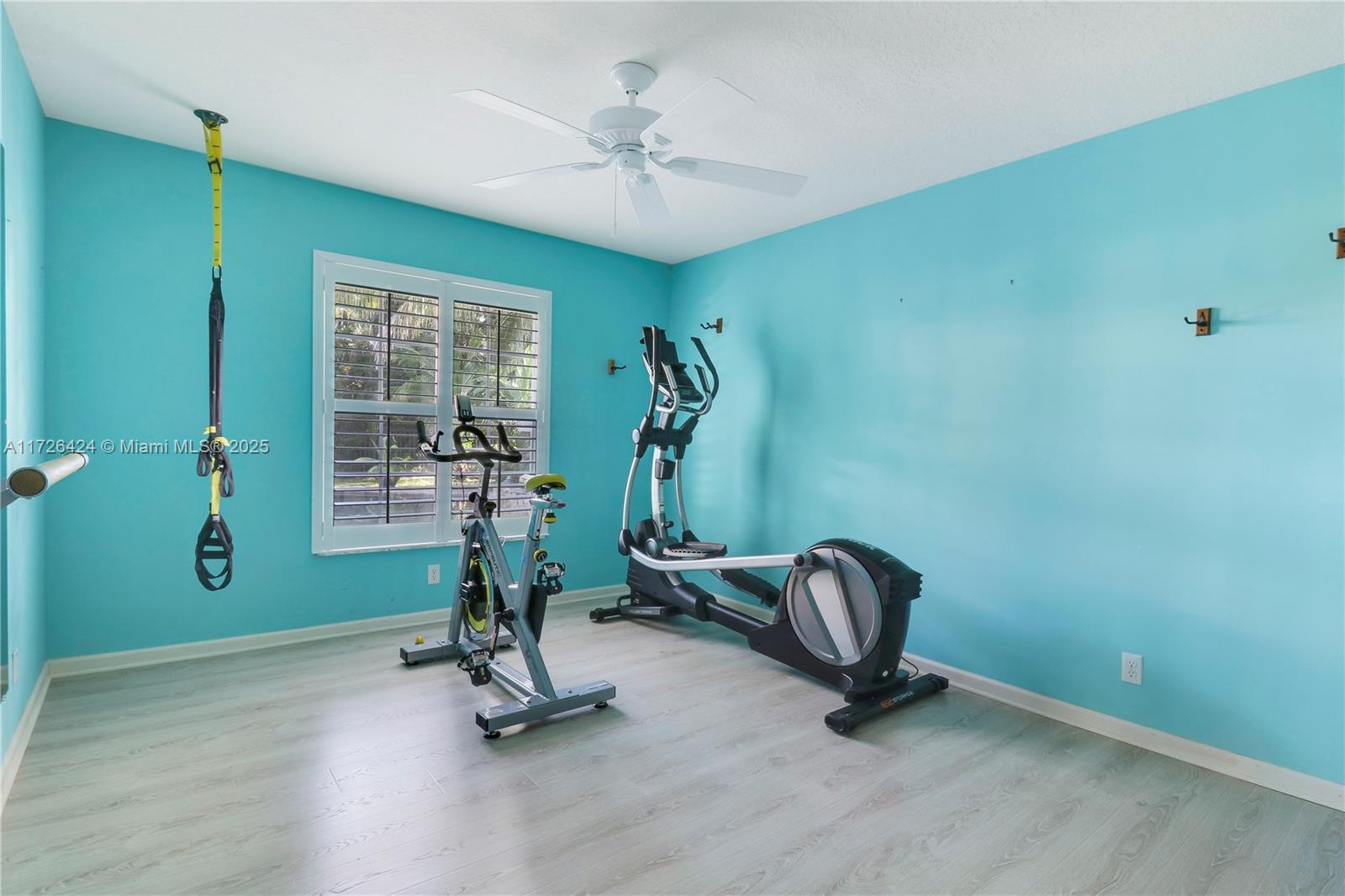 213 Shorewood Way