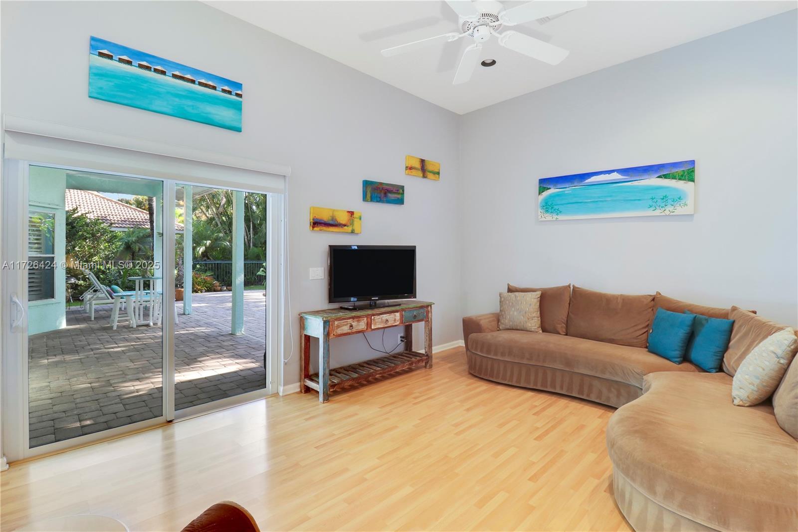 213 Shorewood Way