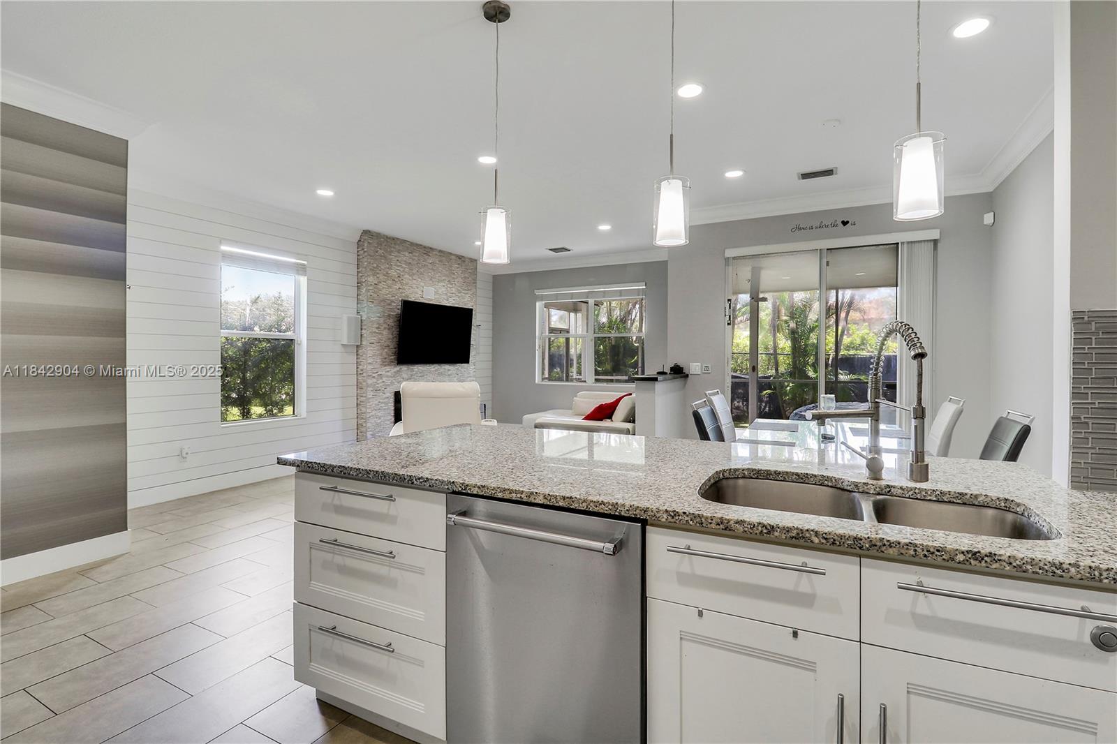 6047 Seminole Gardens Cir # 6047