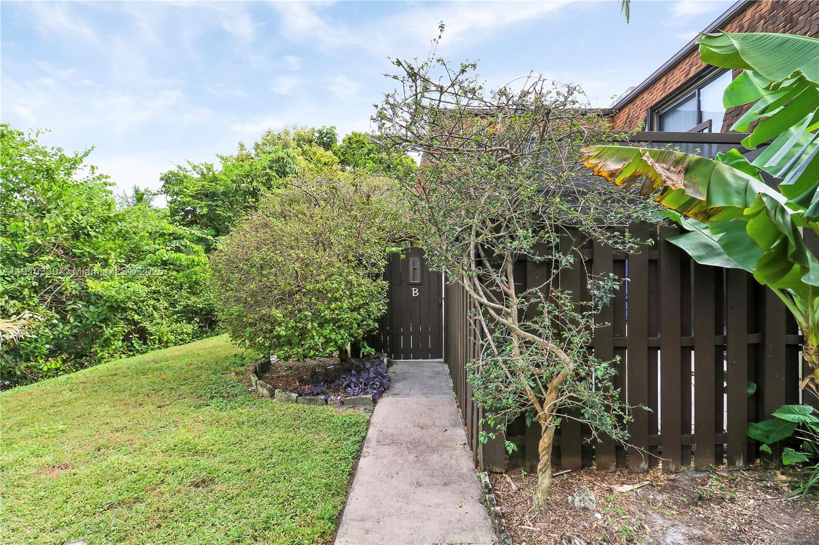 110 N Delaware Blvd # 18B