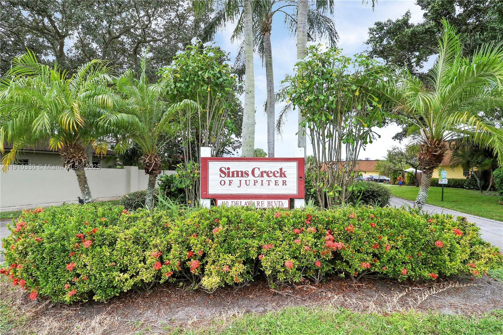 110 N Delaware Blvd # 18B