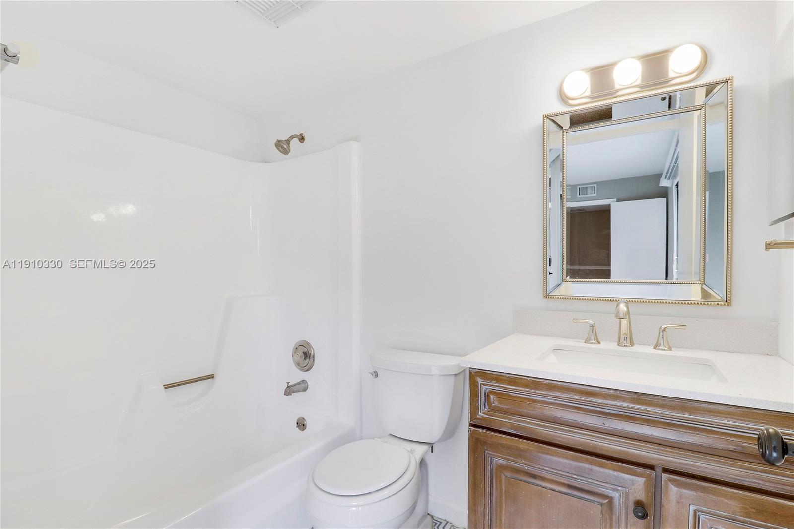 110 N Delaware Boulevard 18B