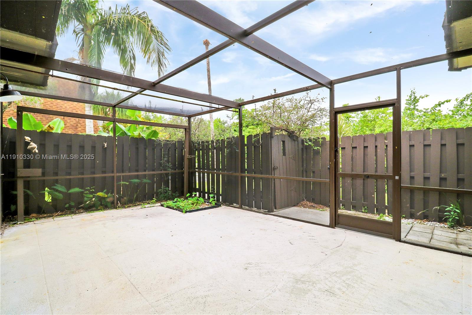 110 N Delaware Blvd # 18B