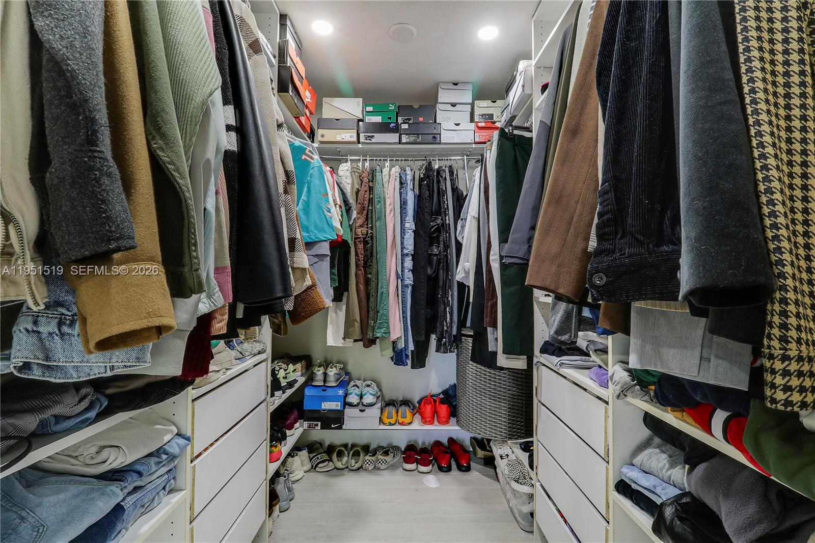 6047 Seminole Gardens Cir