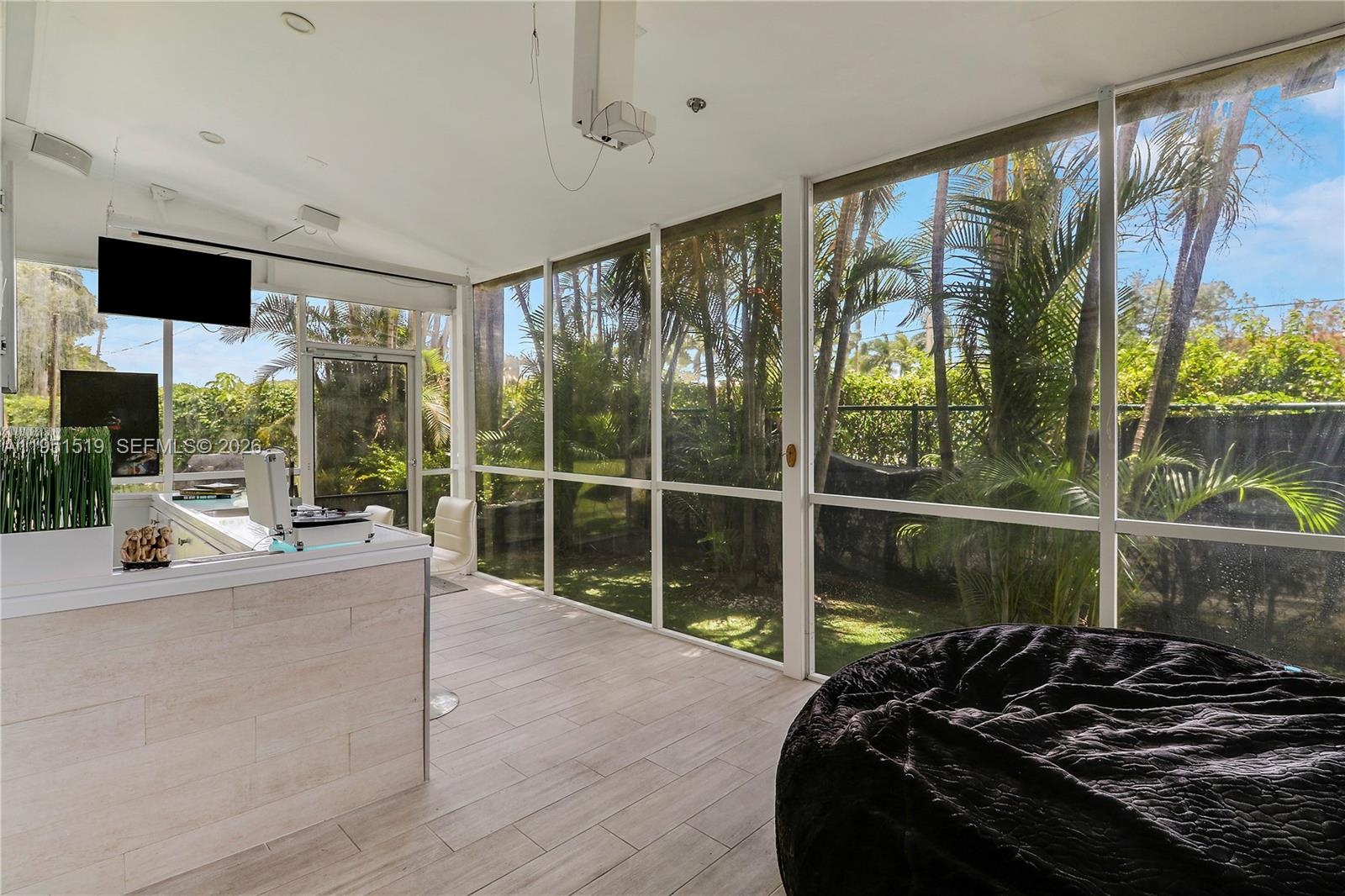 6047 Seminole Gardens Cir