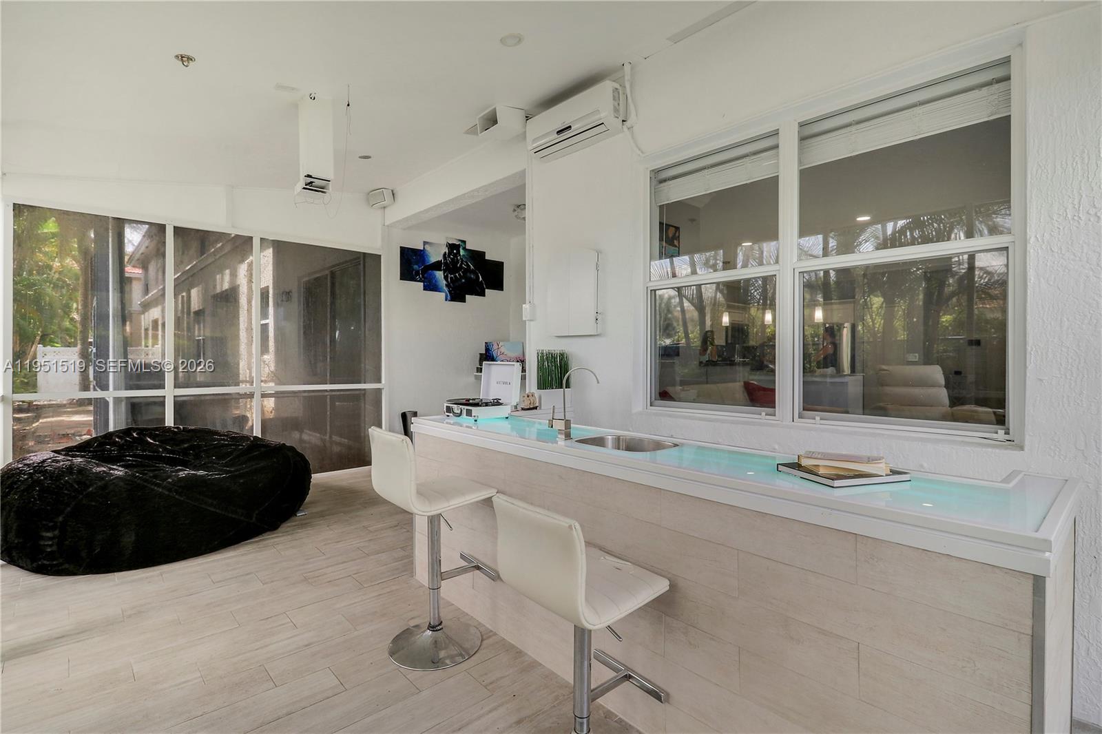 6047 Seminole Gardens Cir