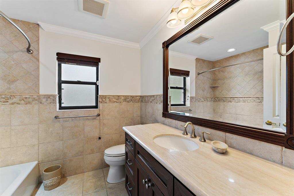 6701 Winding Lake Drive