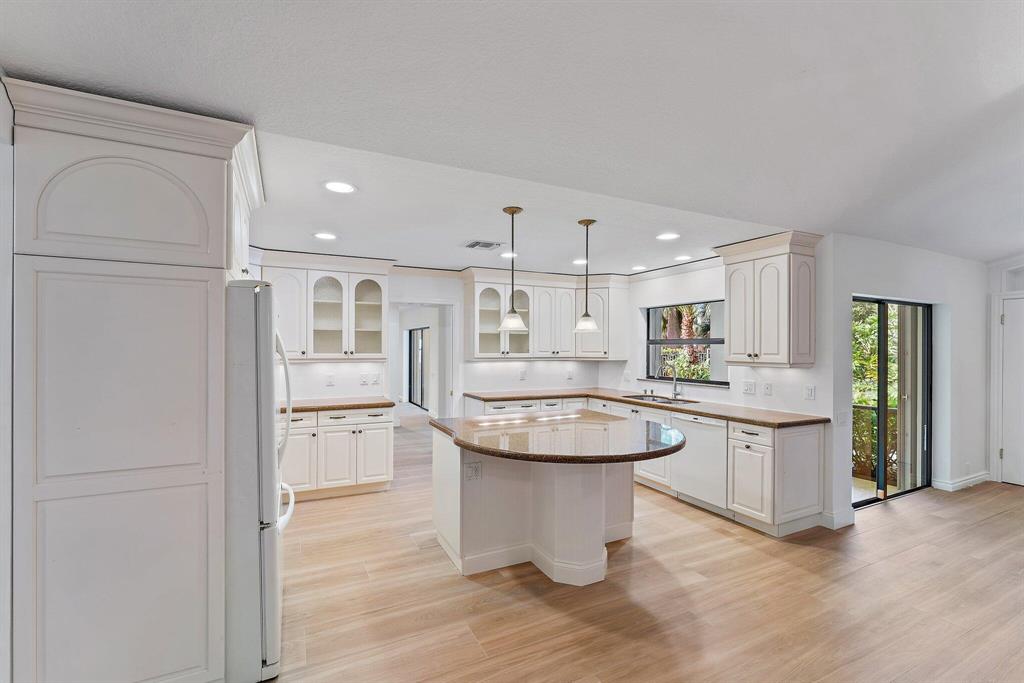 6701 Winding Lake Drive