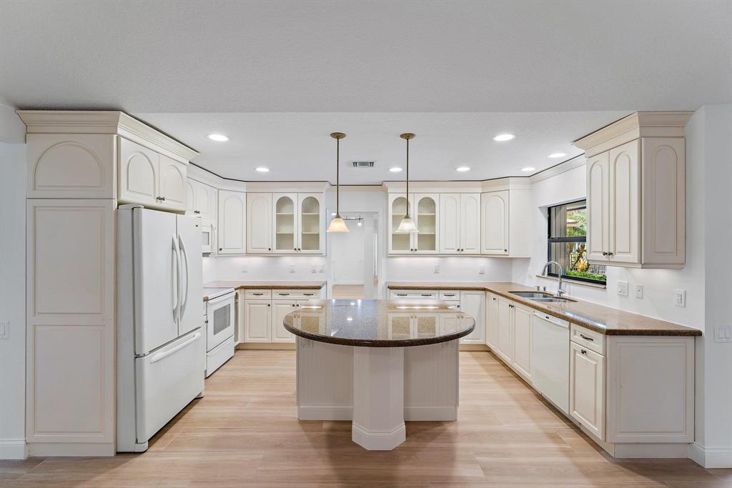 6701 Winding Lake Drive