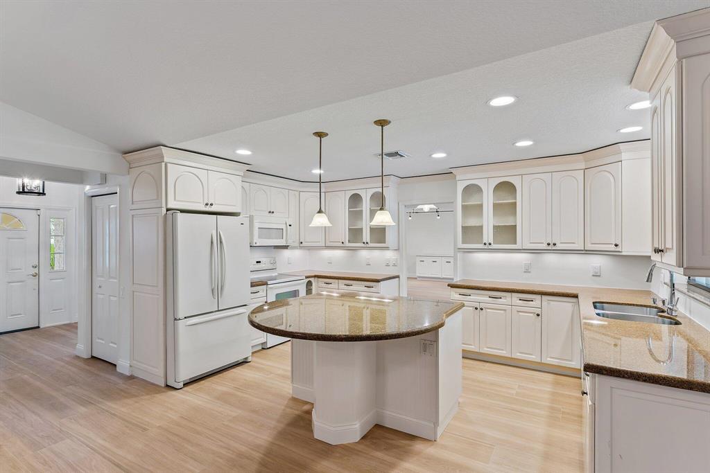 6701 Winding Lake Drive