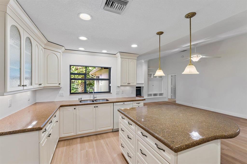 6701 Winding Lake Drive