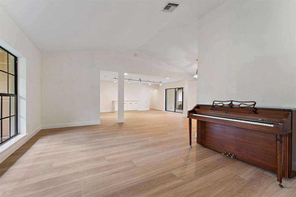 6701 Winding Lake Drive