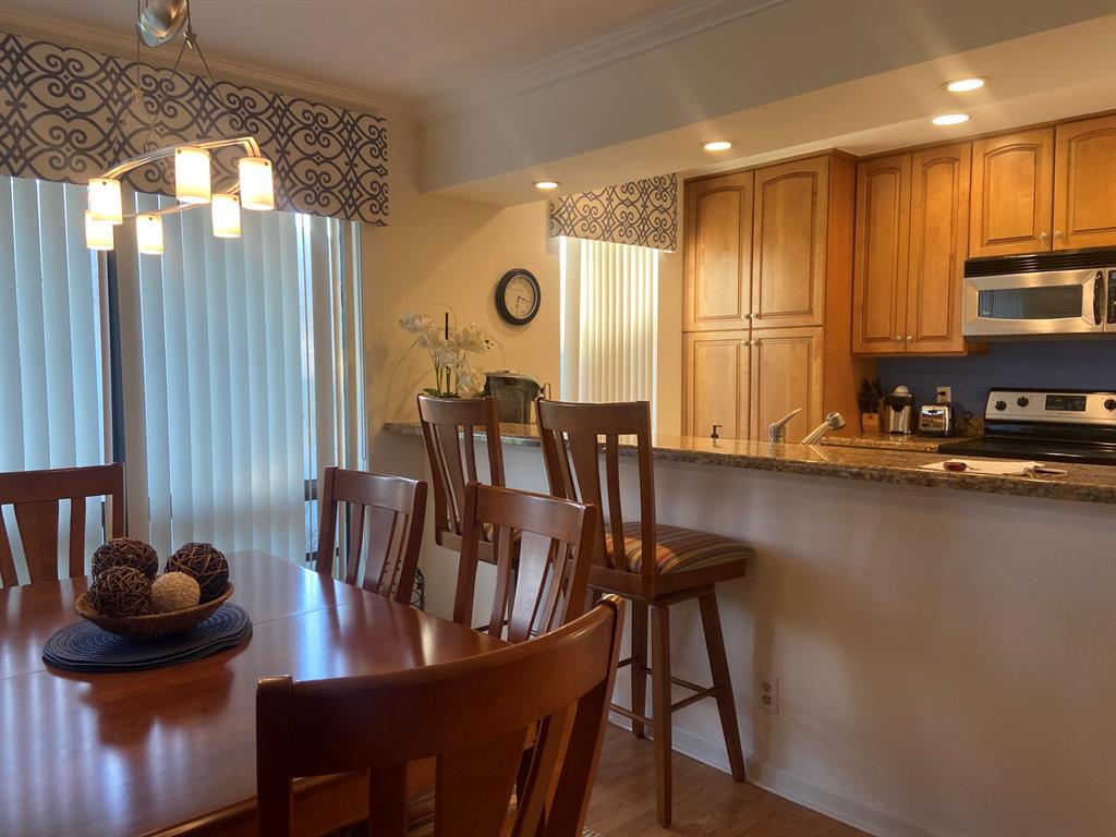 428 Brackenwood Lane S