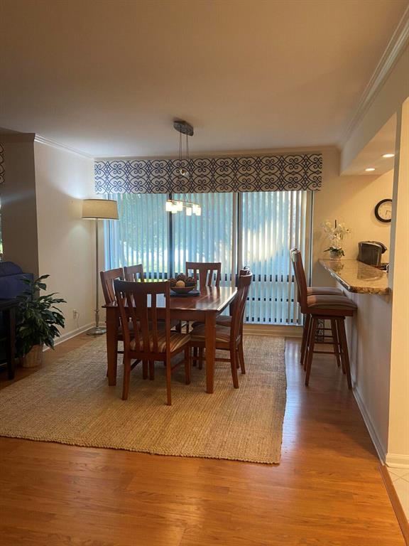 428 Brackenwood Lane S