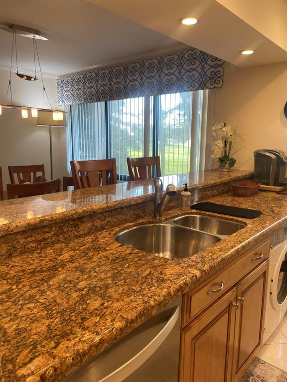 428 Brackenwood Lane S