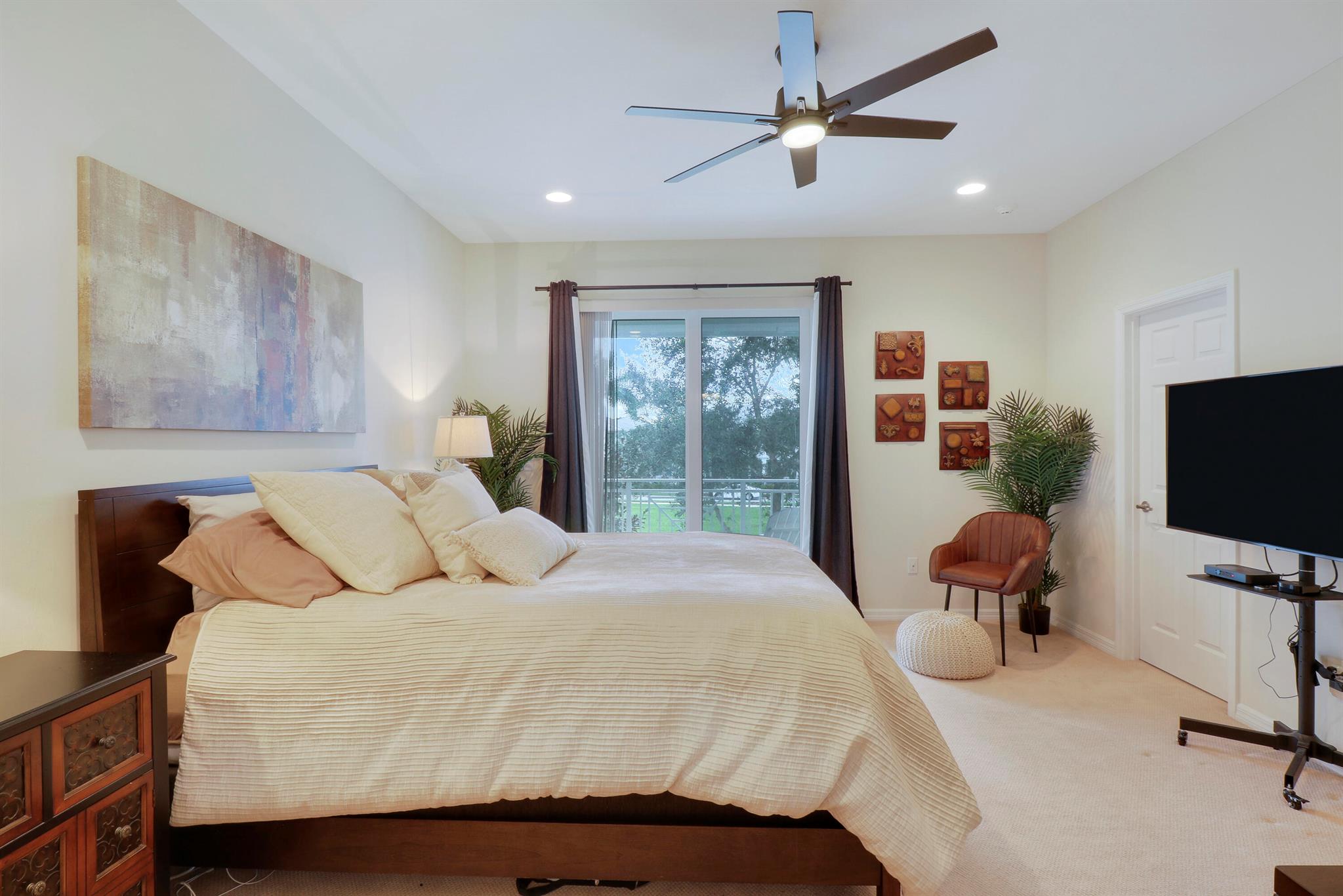 3273 E Mallory Boulevard