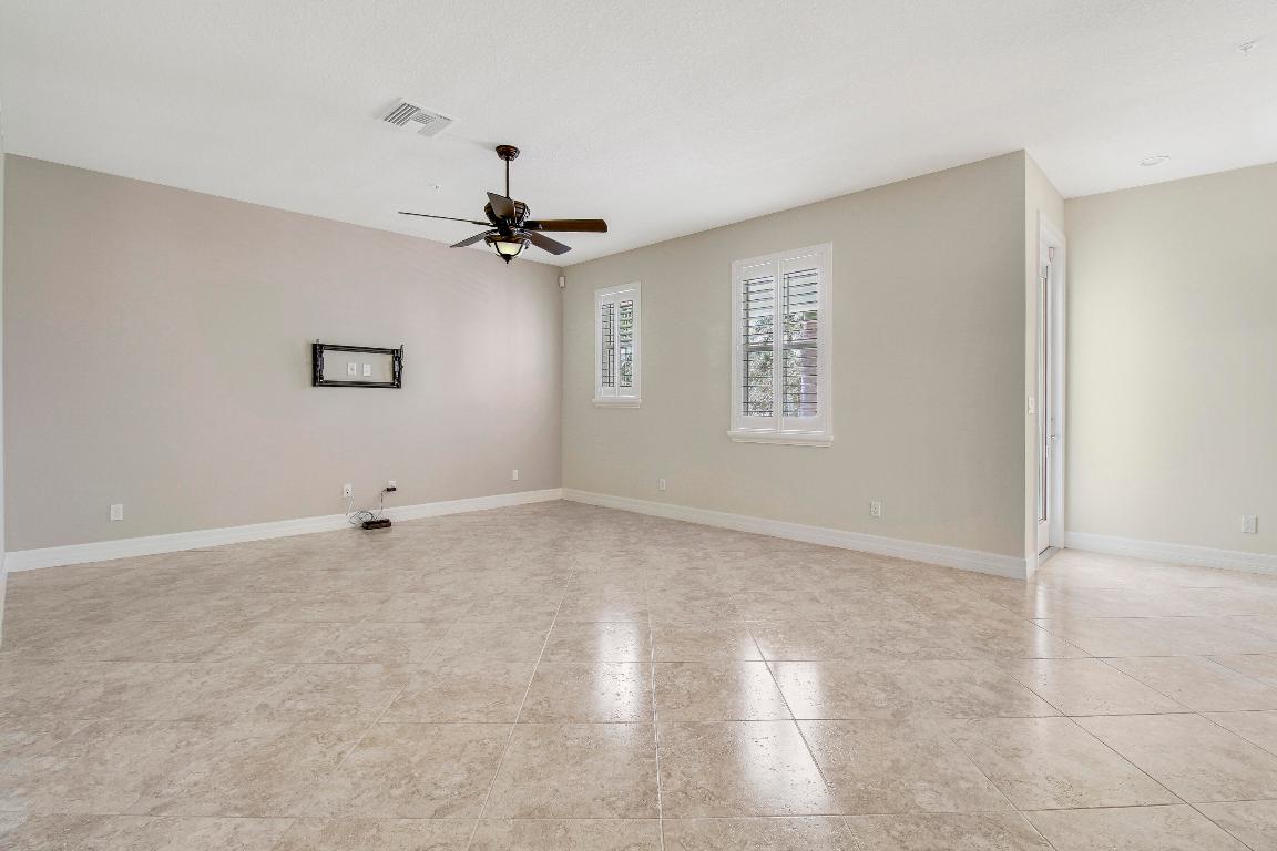 3353 E Mallory Boulevard