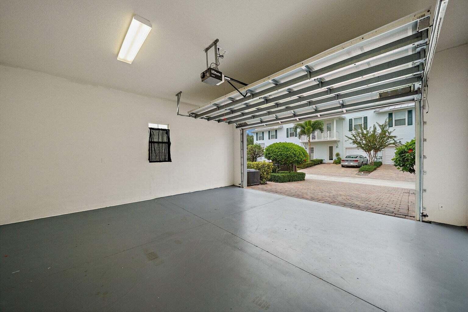 3253 Duncombe Drive