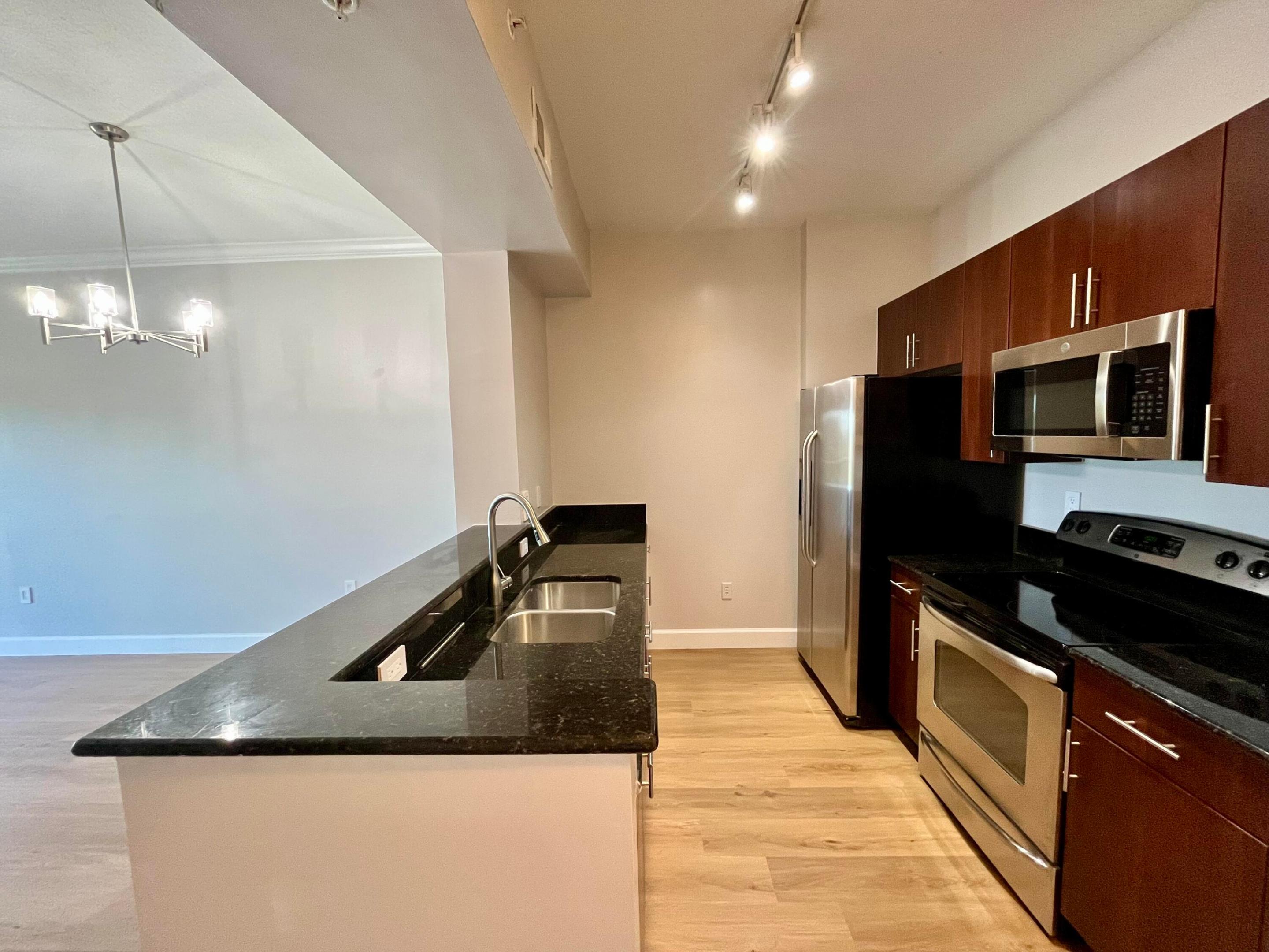 4905 Midtown Lane 2411