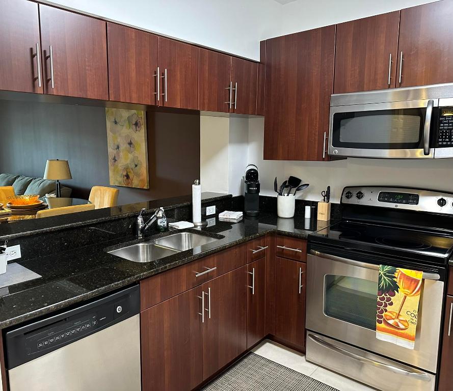 4883 Pga Boulevard 208