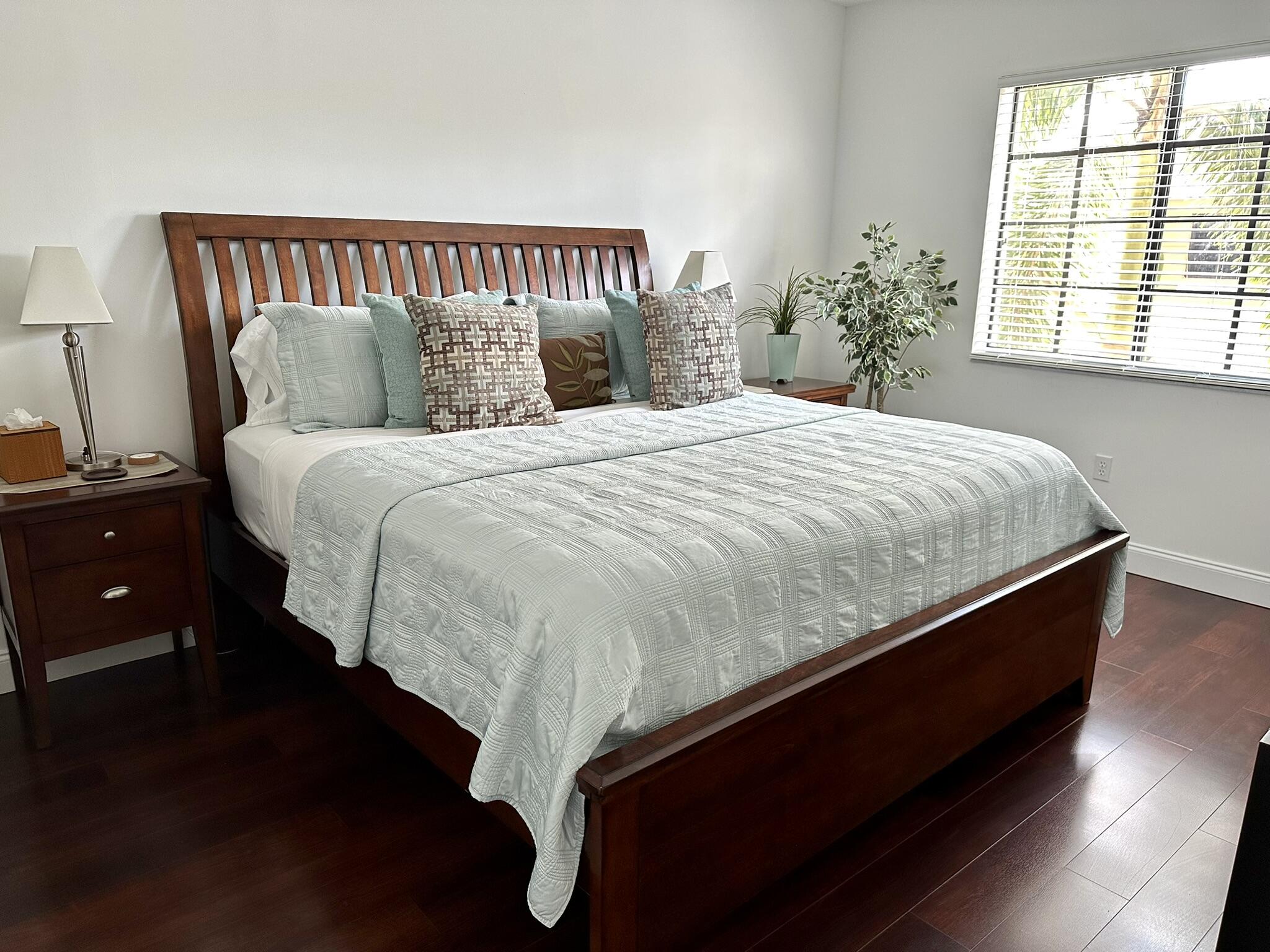 4883 Pga Boulevard 208