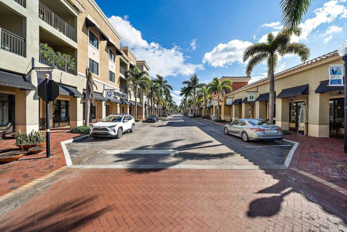 4883 Pga Boulevard 208