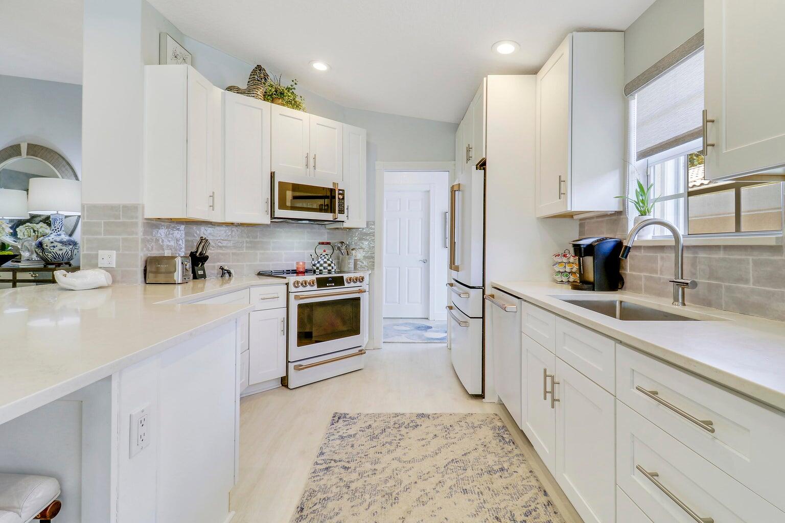 5021 Magnolia Bay Circle