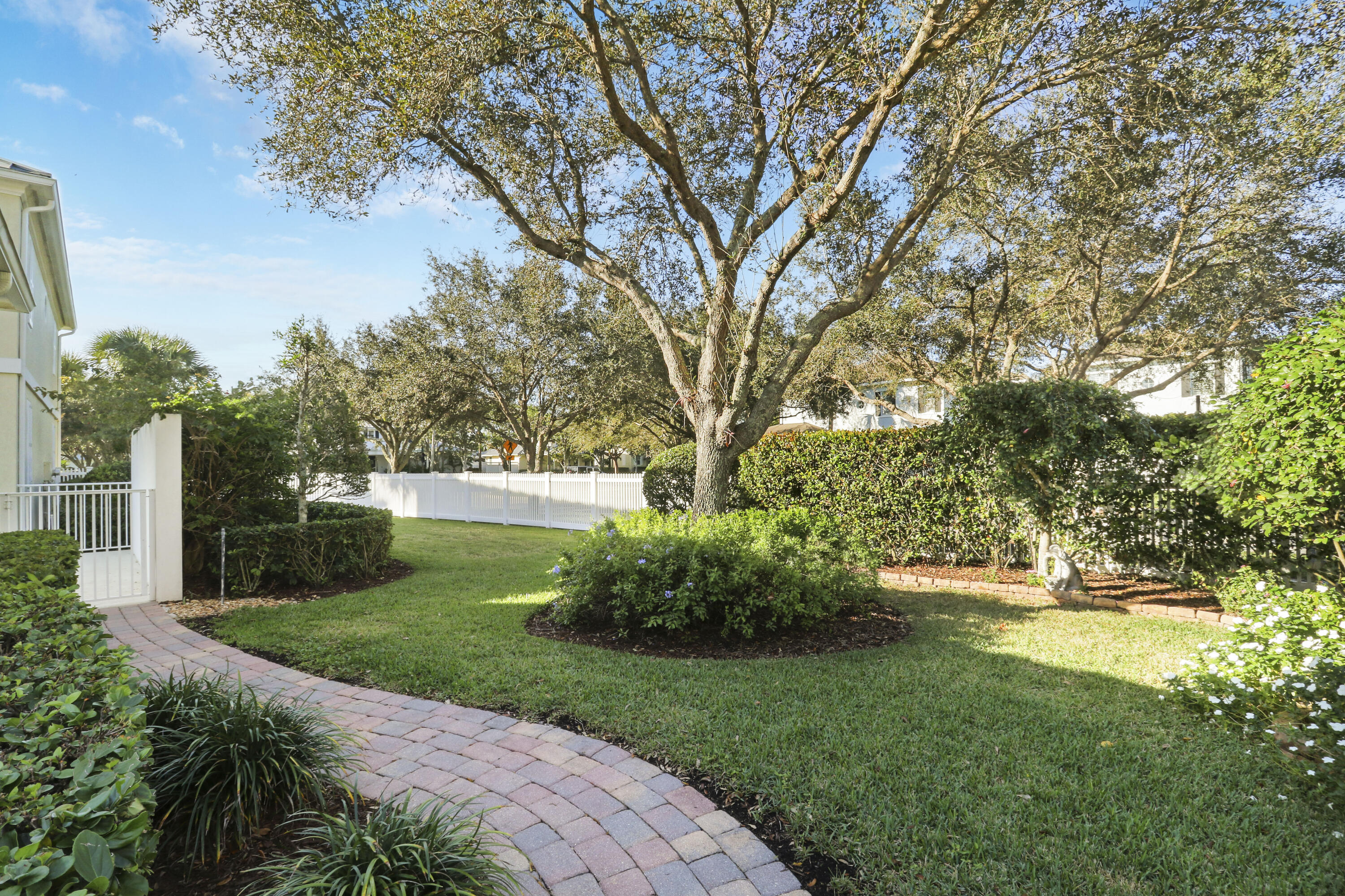 1043 Key Largo Street