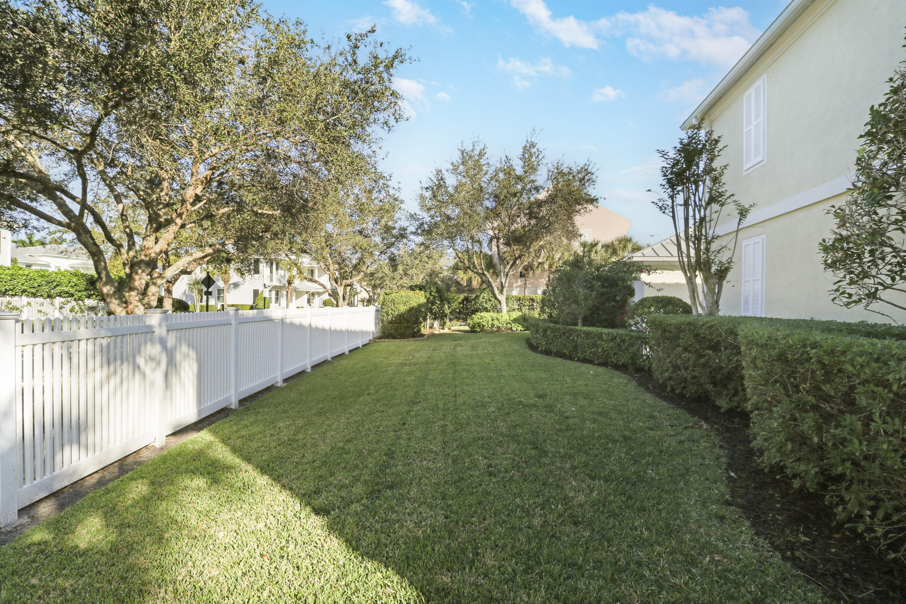 1043 Key Largo Street