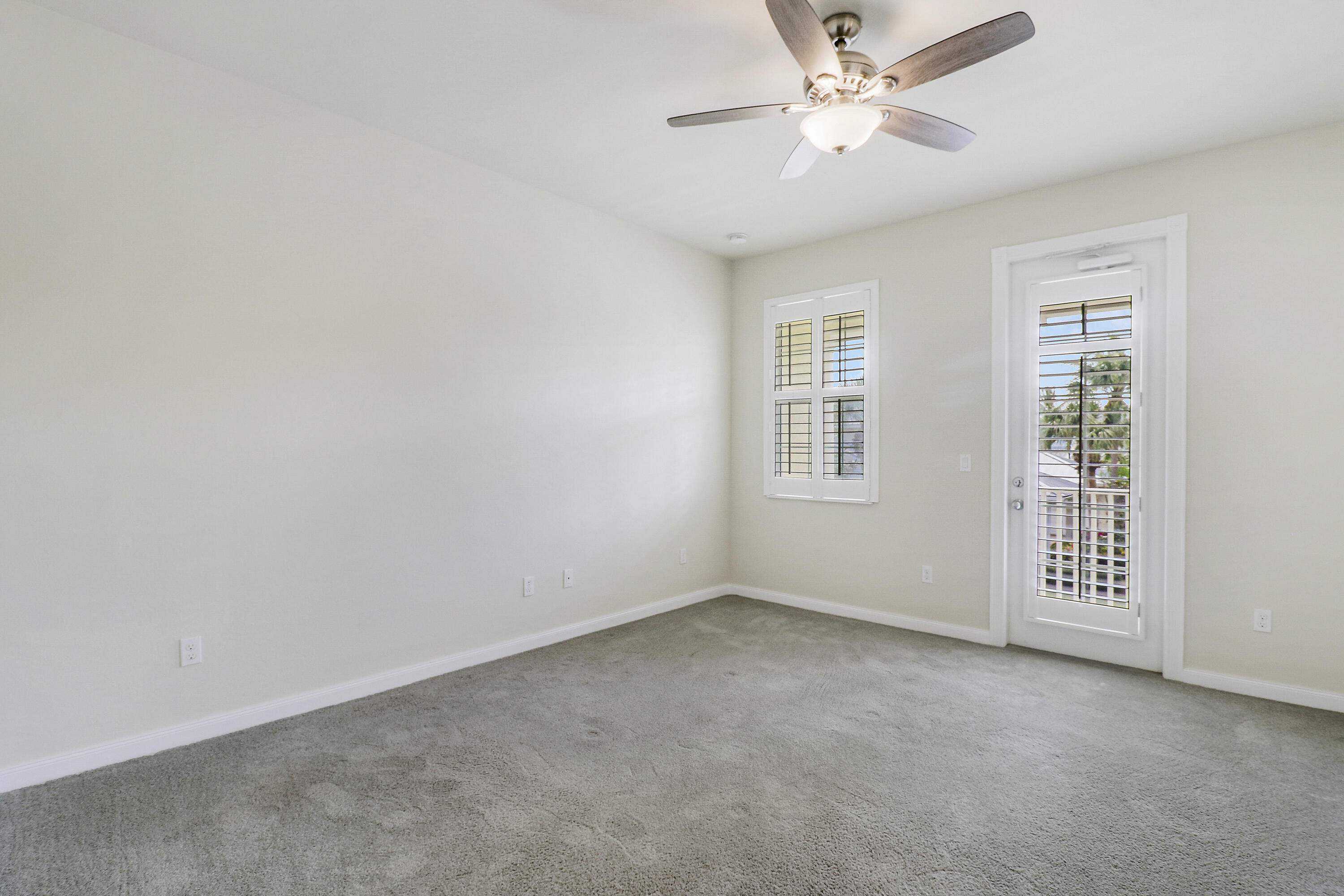 1043 Key Largo Street