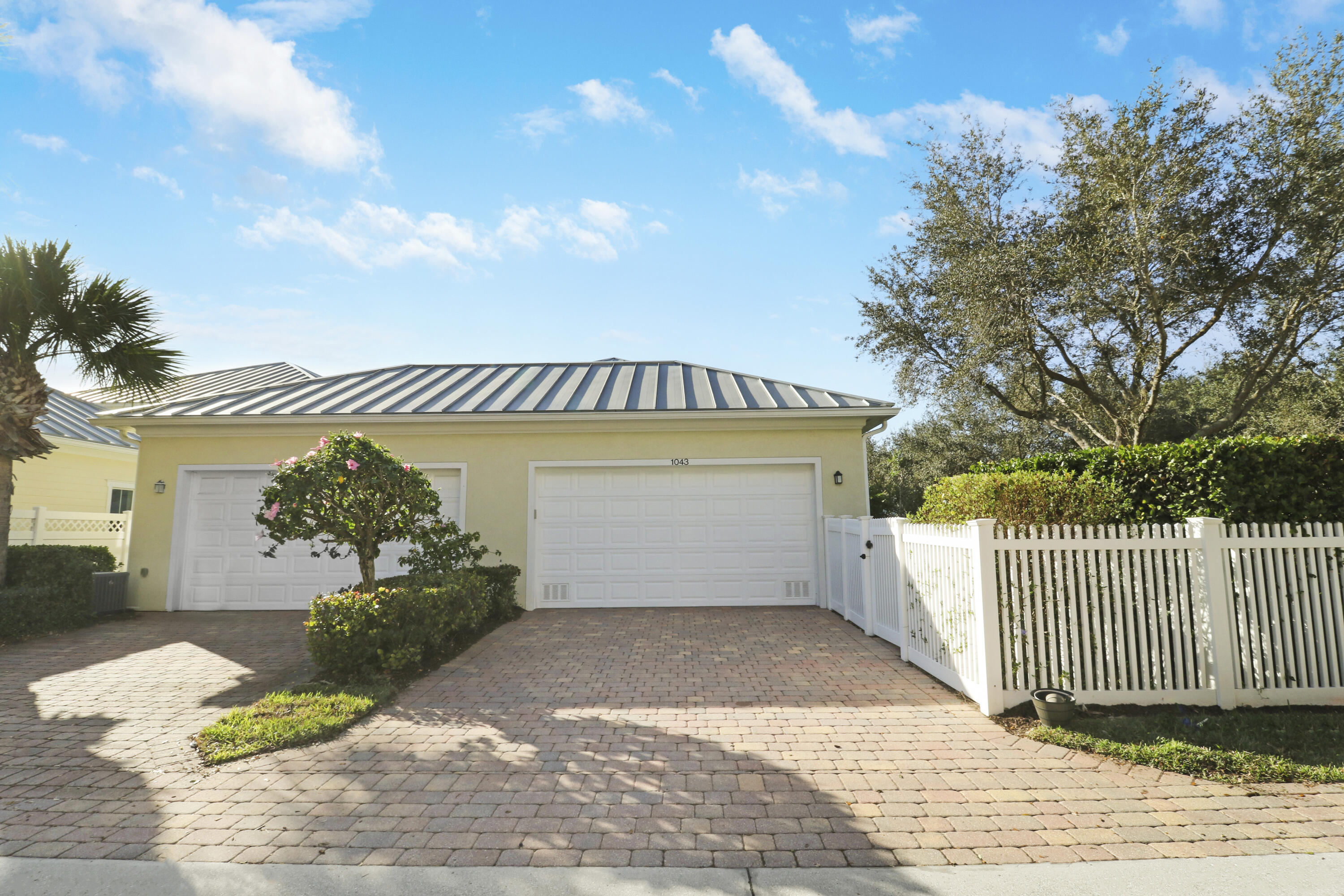 1043 Key Largo Street