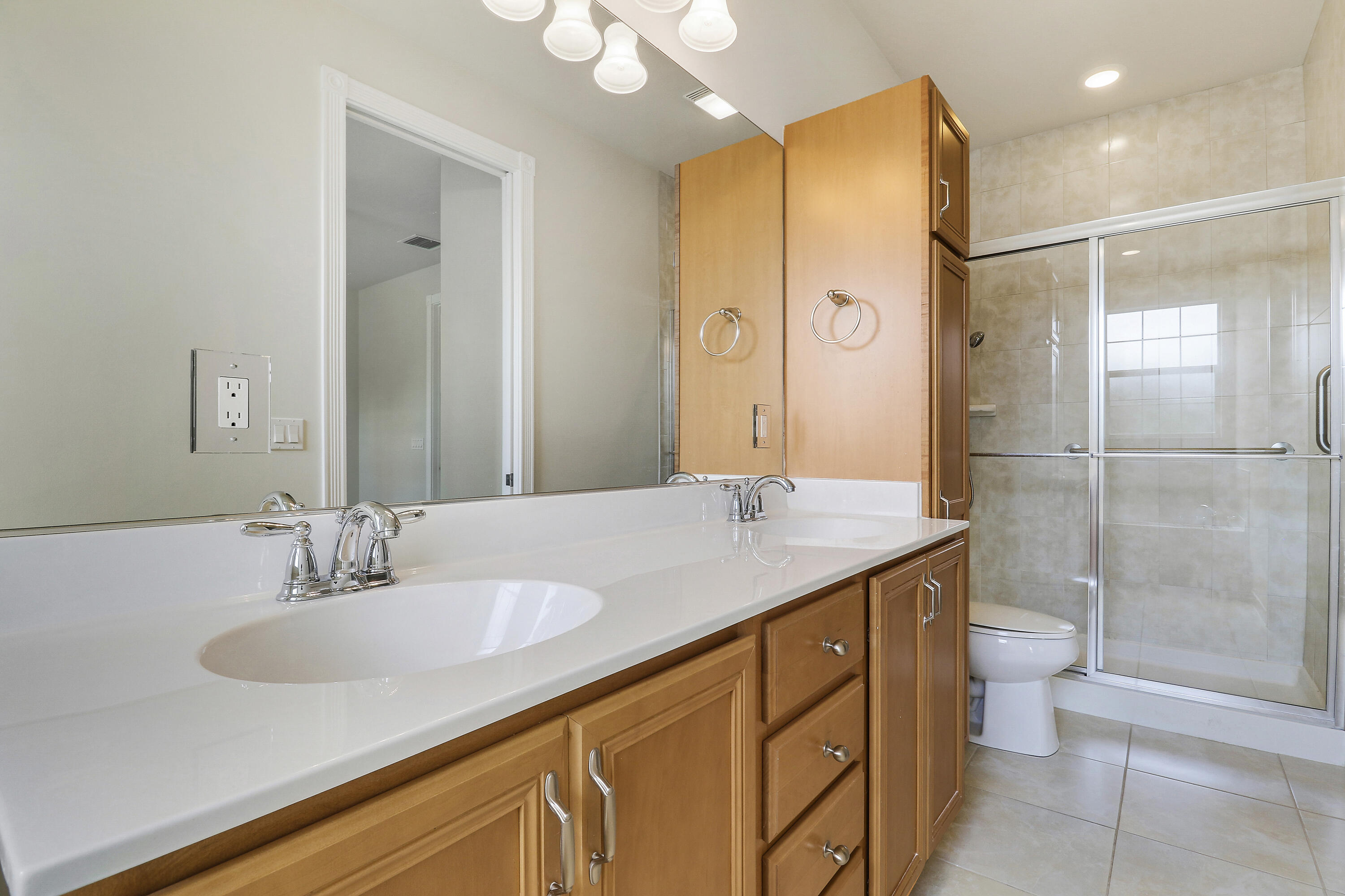 1043 Key Largo Street