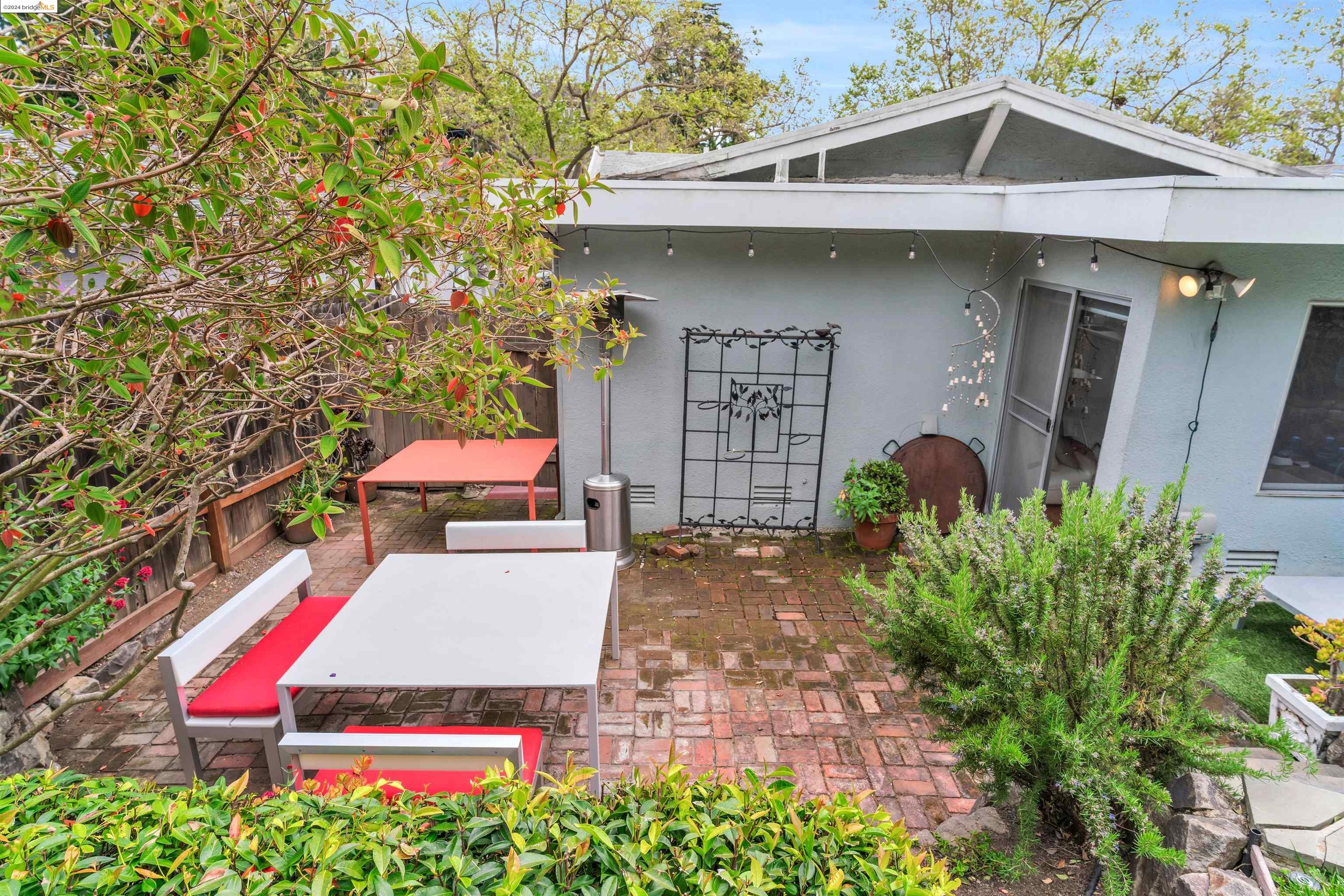 127 Lake Ave