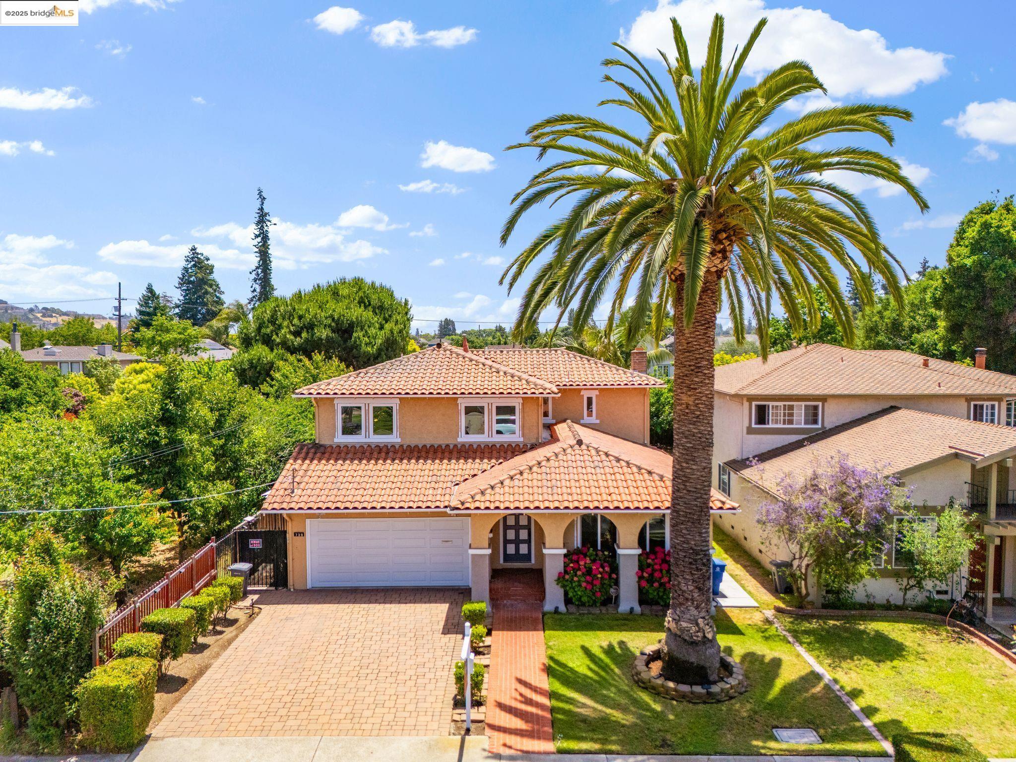 739 Estudillo Ave