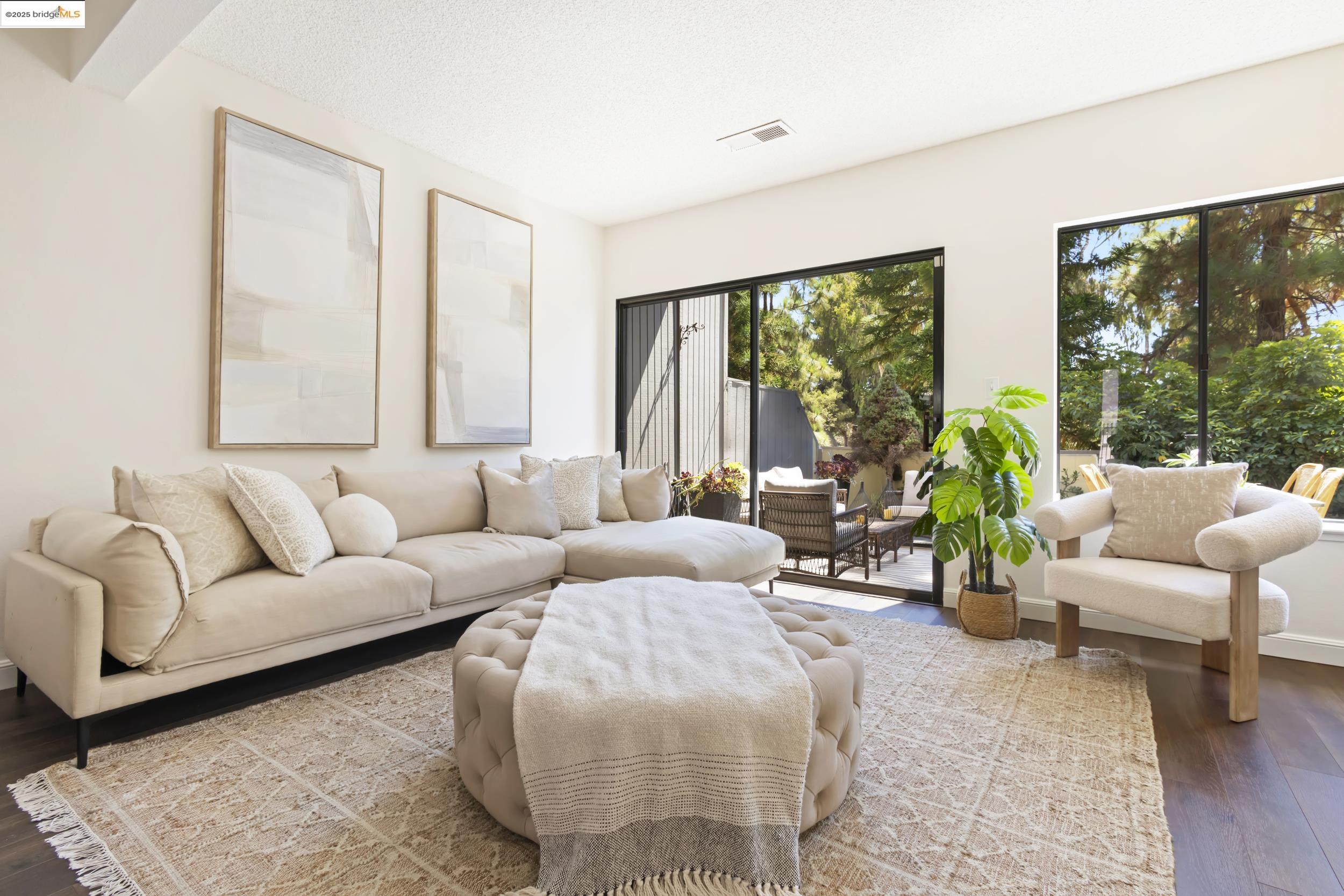 1018 Sahara Ct