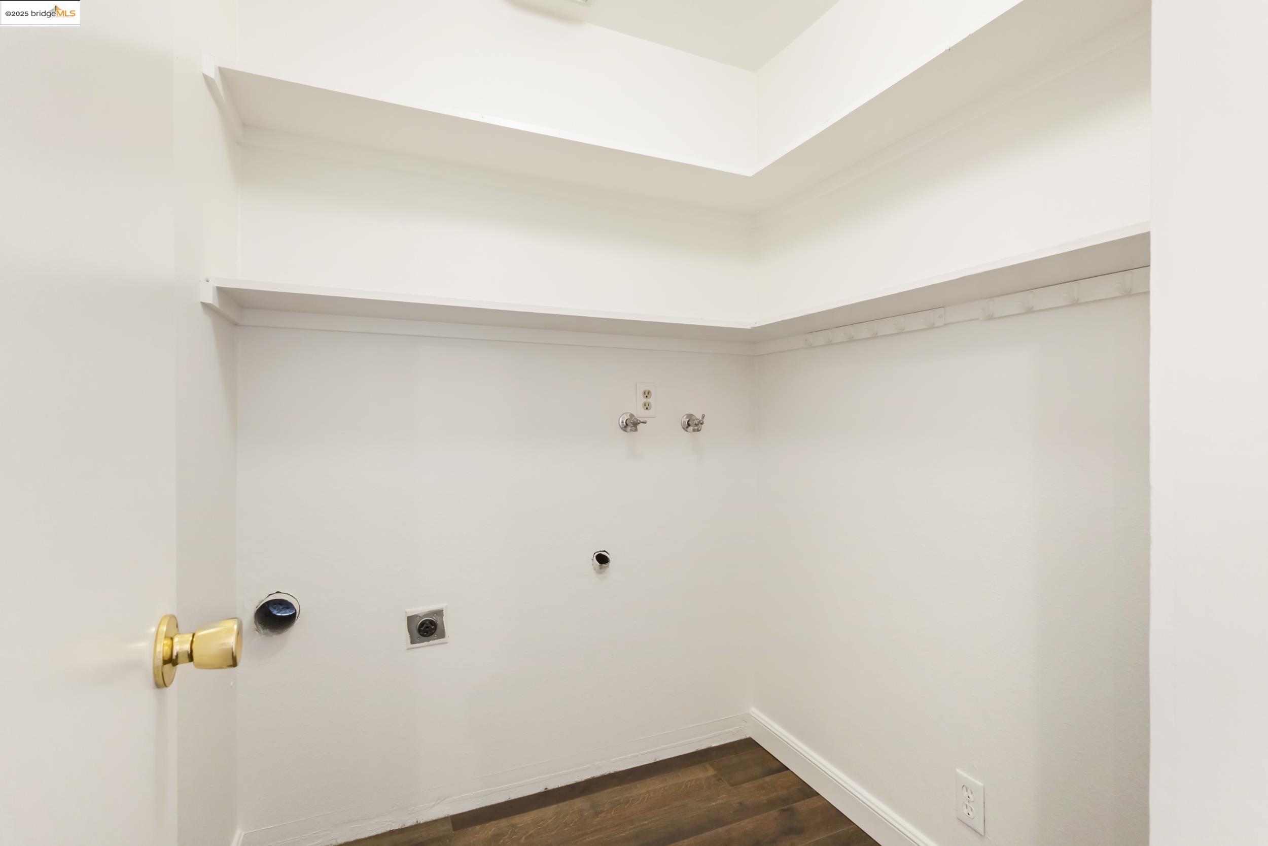 1018 Sahara Ct