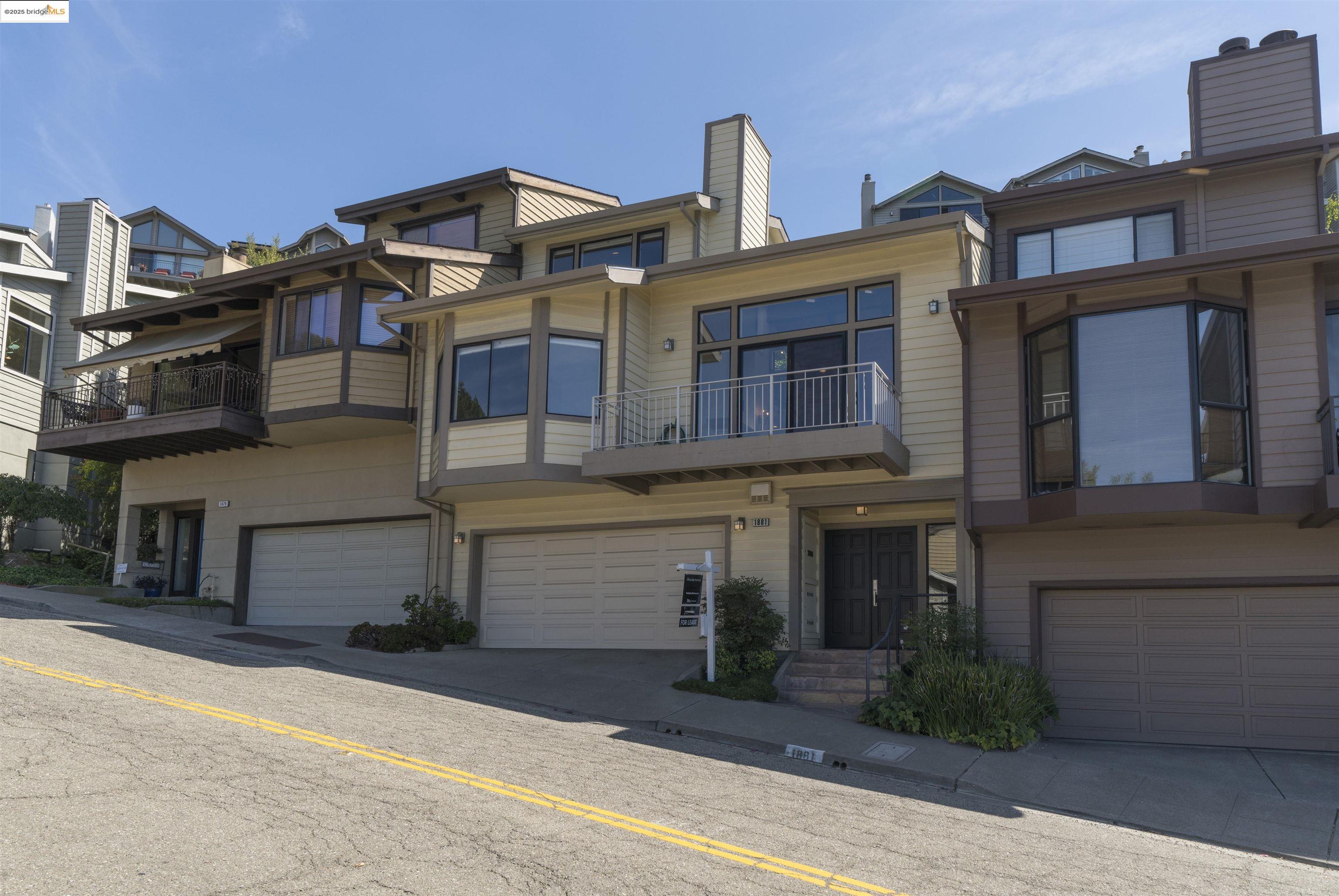 1881 Grand View Drive