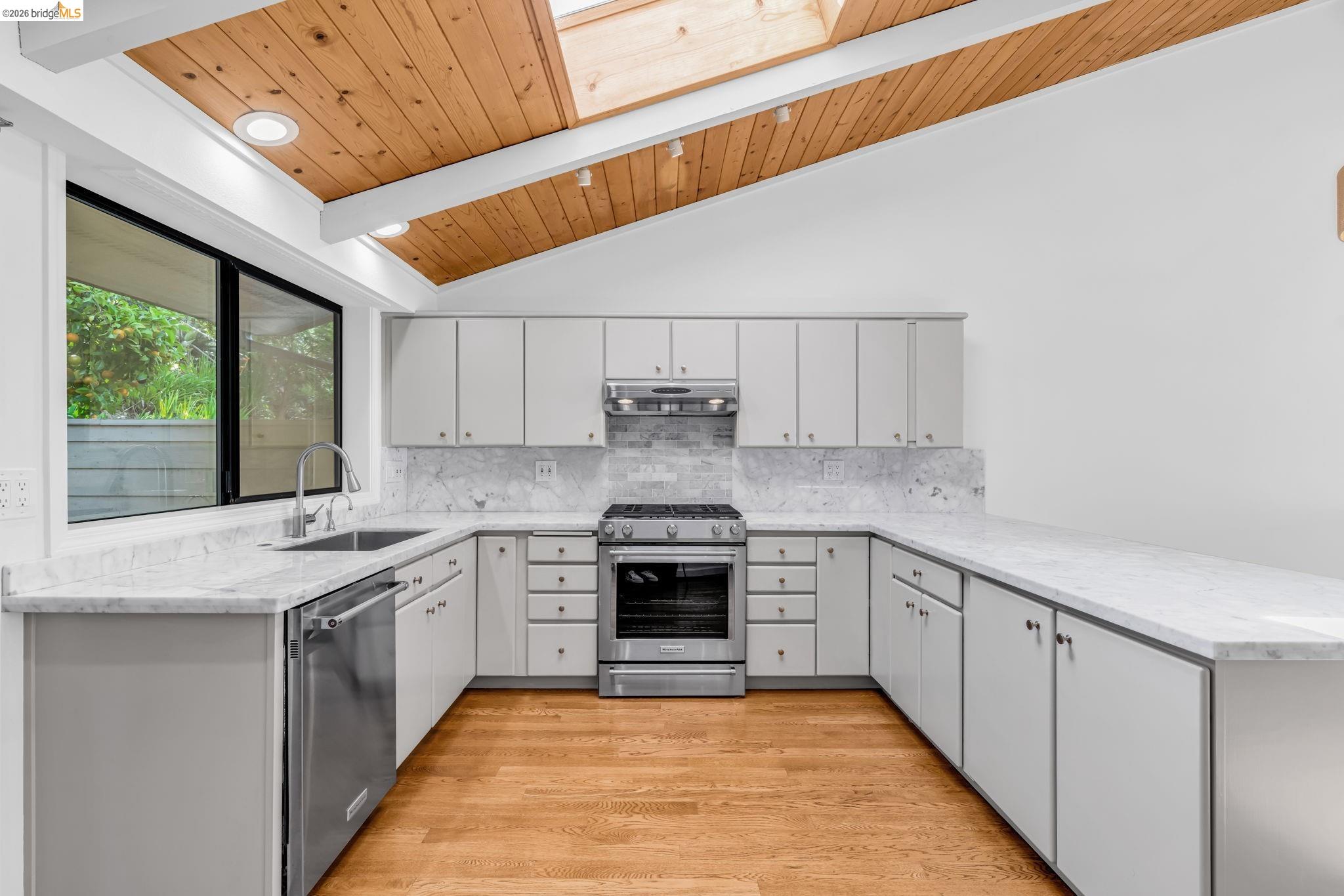 1881 Grand View Drive