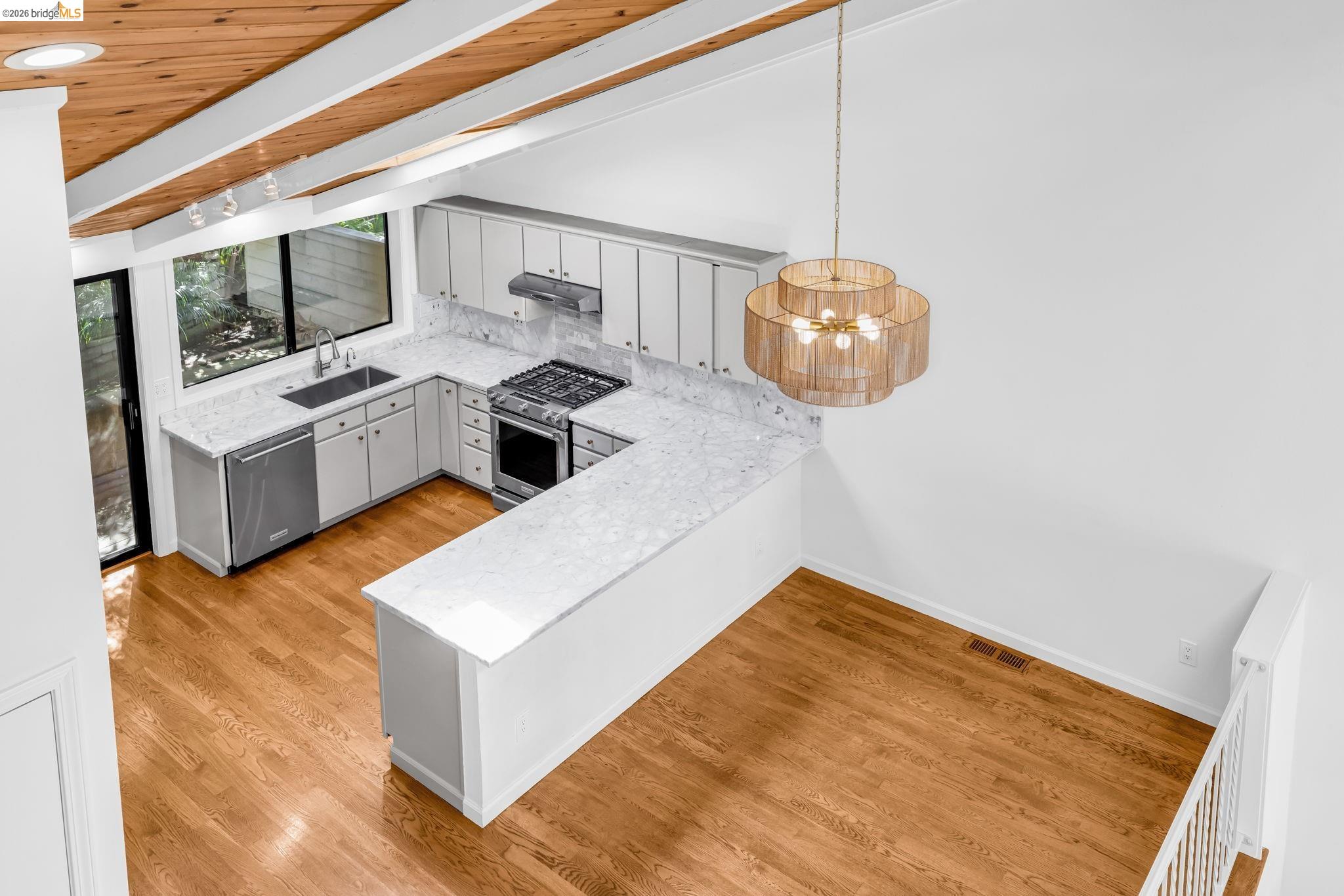 1881 Grand View Drive